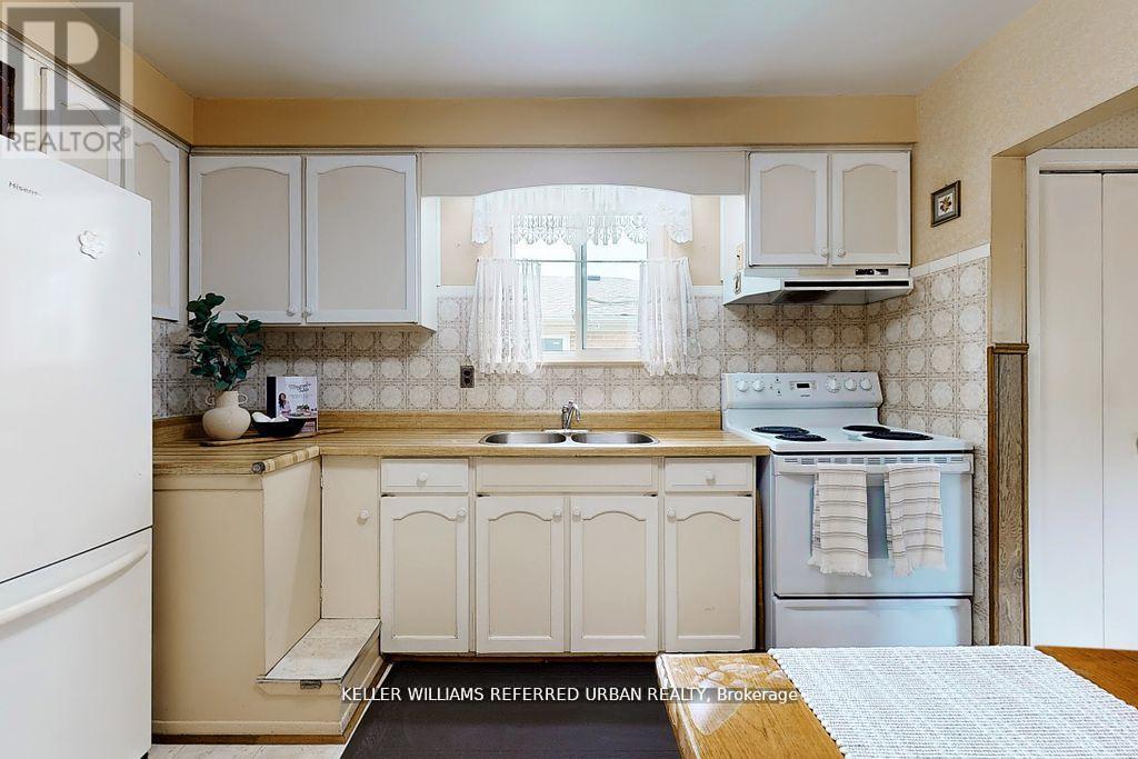 11 Midcroft Drive, Toronto, Ontario  M1S 1W9 - Photo 11 - E13010958