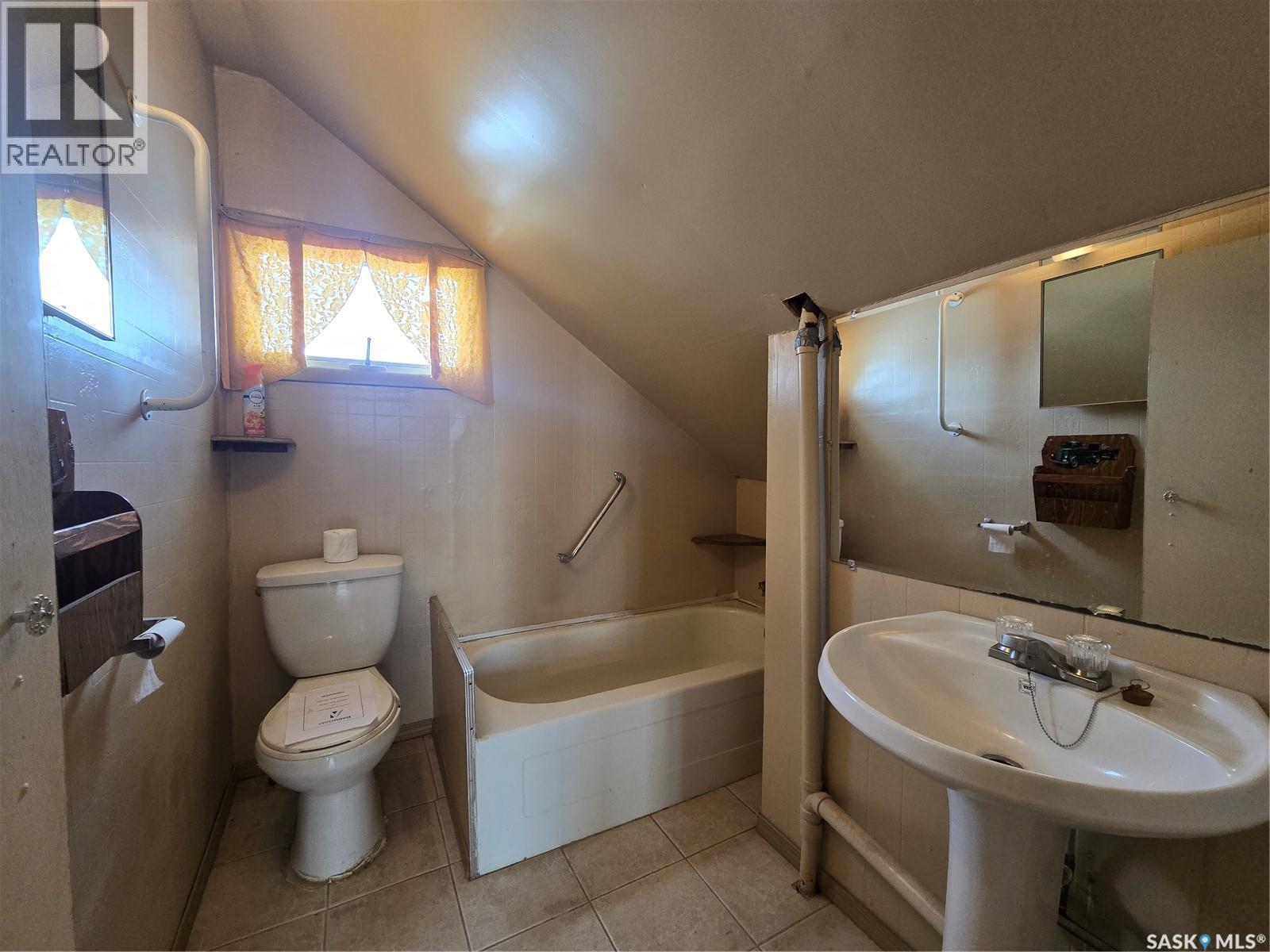 803 Hall Street, Loreburn, Saskatchewan  S7H 0C1 - Photo 14 - SK033237