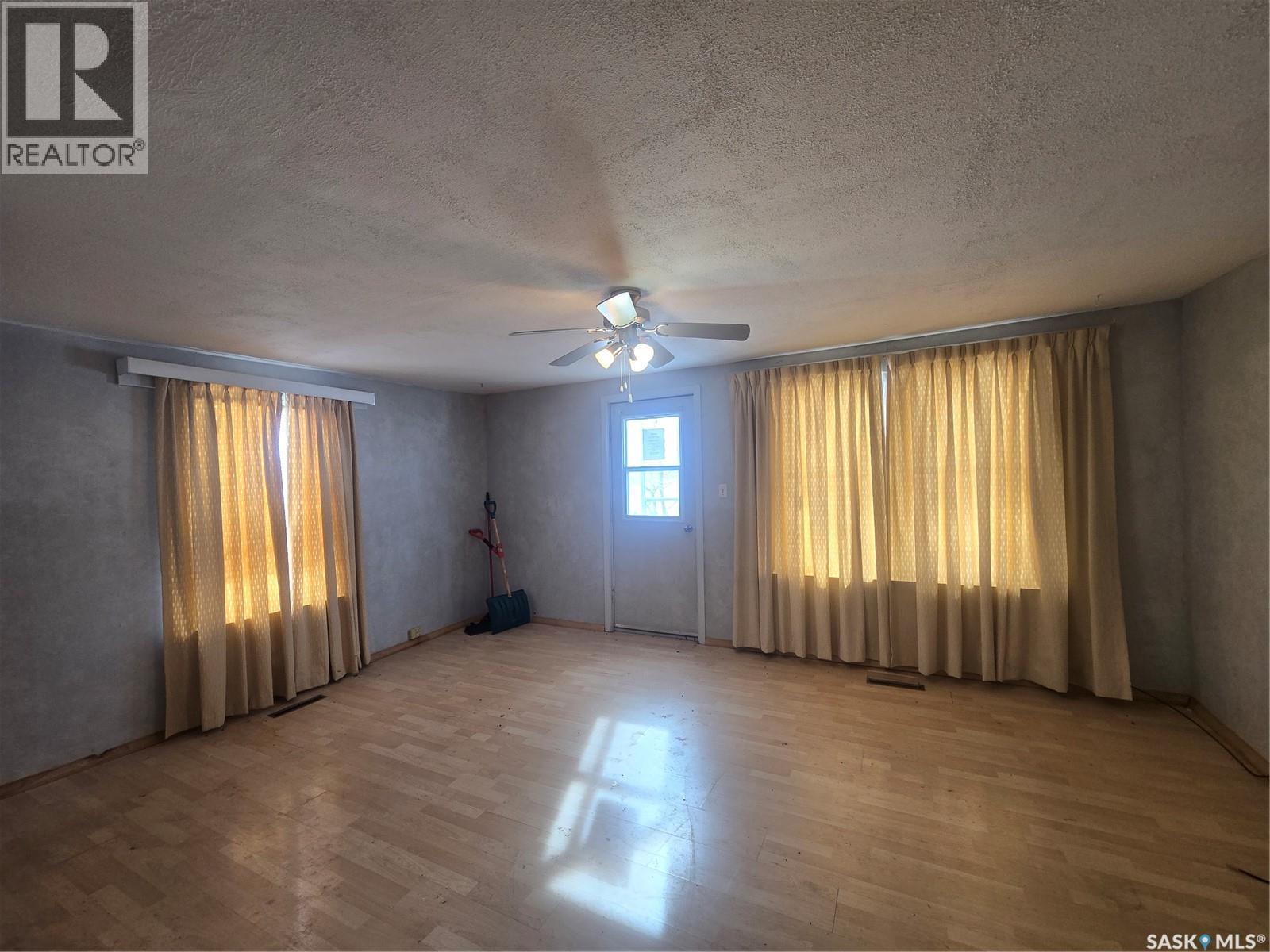 803 Hall Street, Loreburn, Saskatchewan  S7H 0C1 - Photo 4 - SK033237