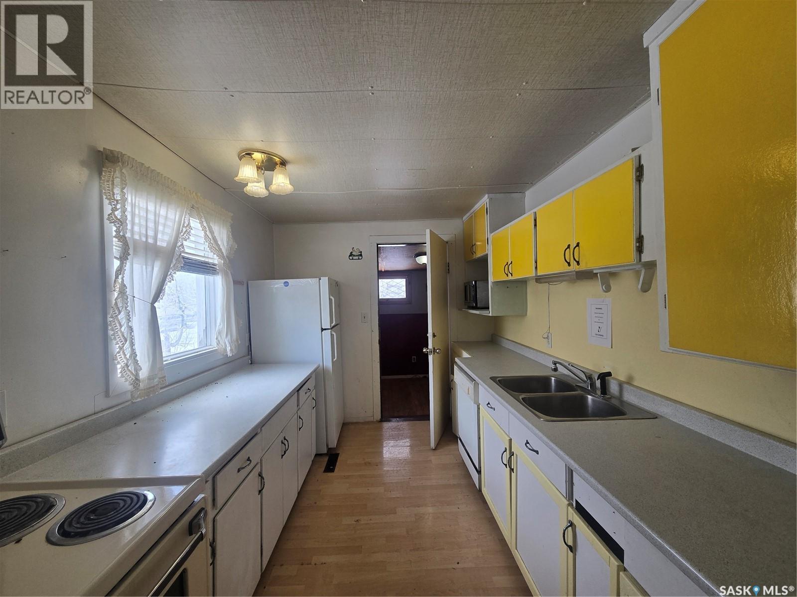 803 Hall Street, Loreburn, Saskatchewan  S7H 0C1 - Photo 6 - SK033237