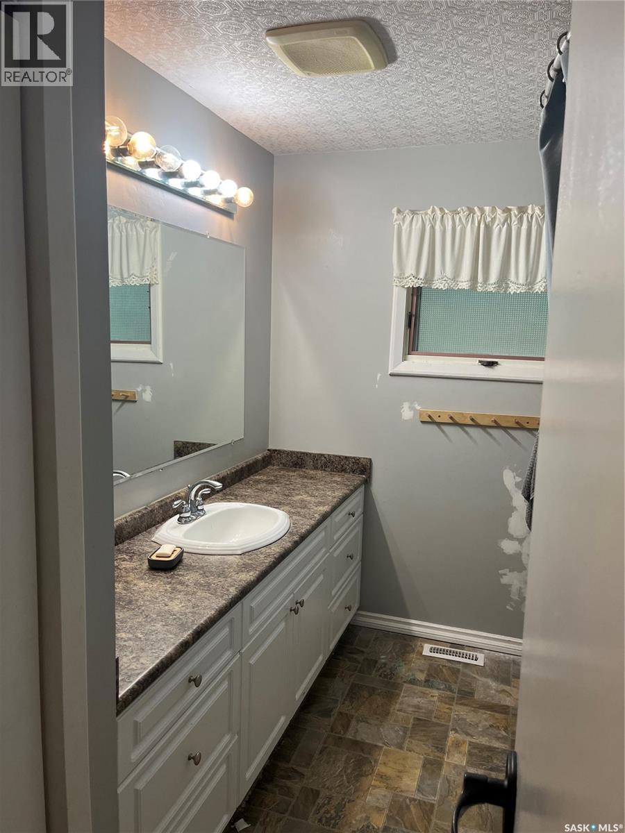 206 3rd Avenue, Caronport, Saskatchewan  S0H 0S0 - Photo 10 - SK033185