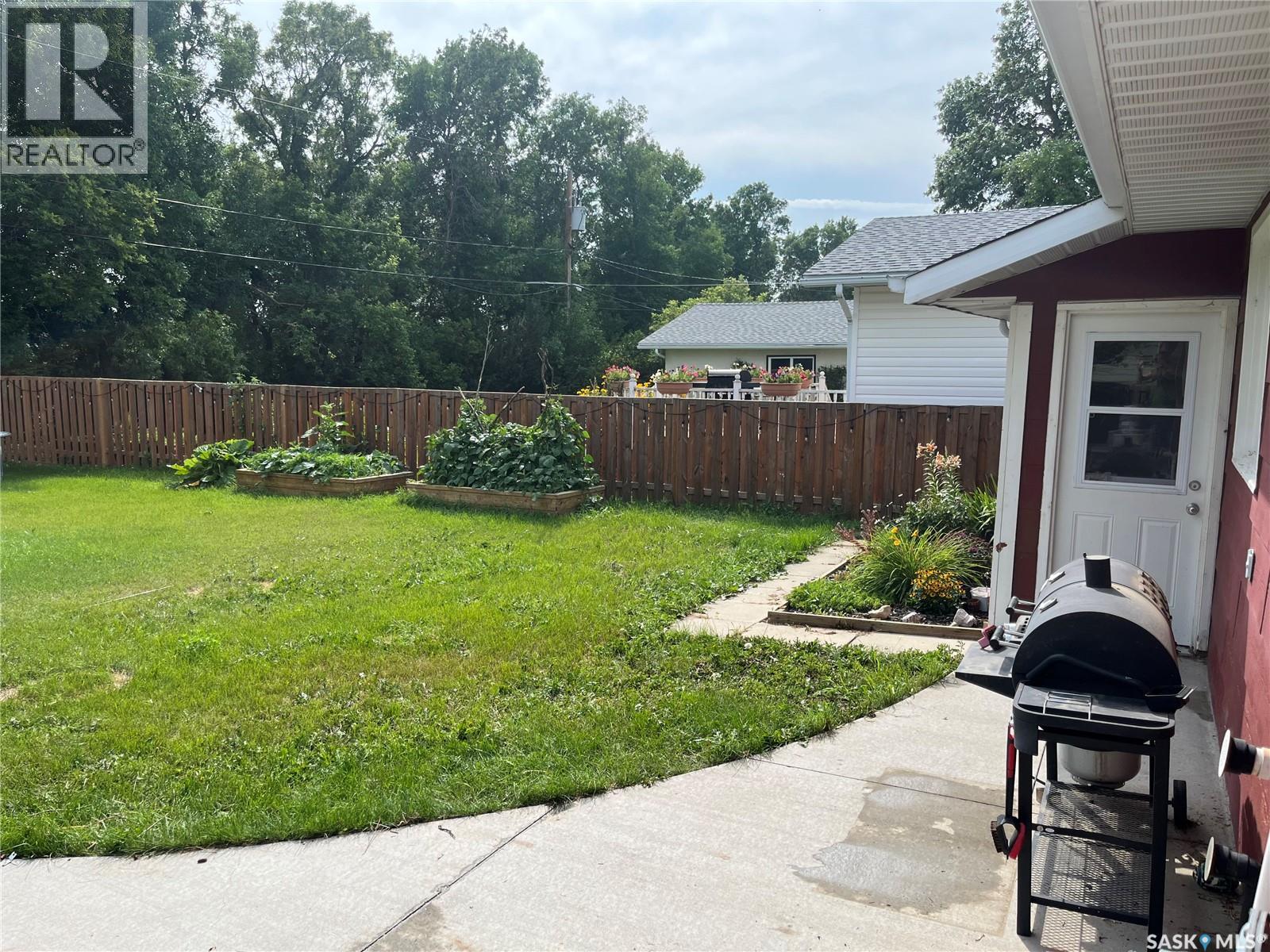 206 3rd Avenue, Caronport, Saskatchewan  S0H 0S0 - Photo 40 - SK033185