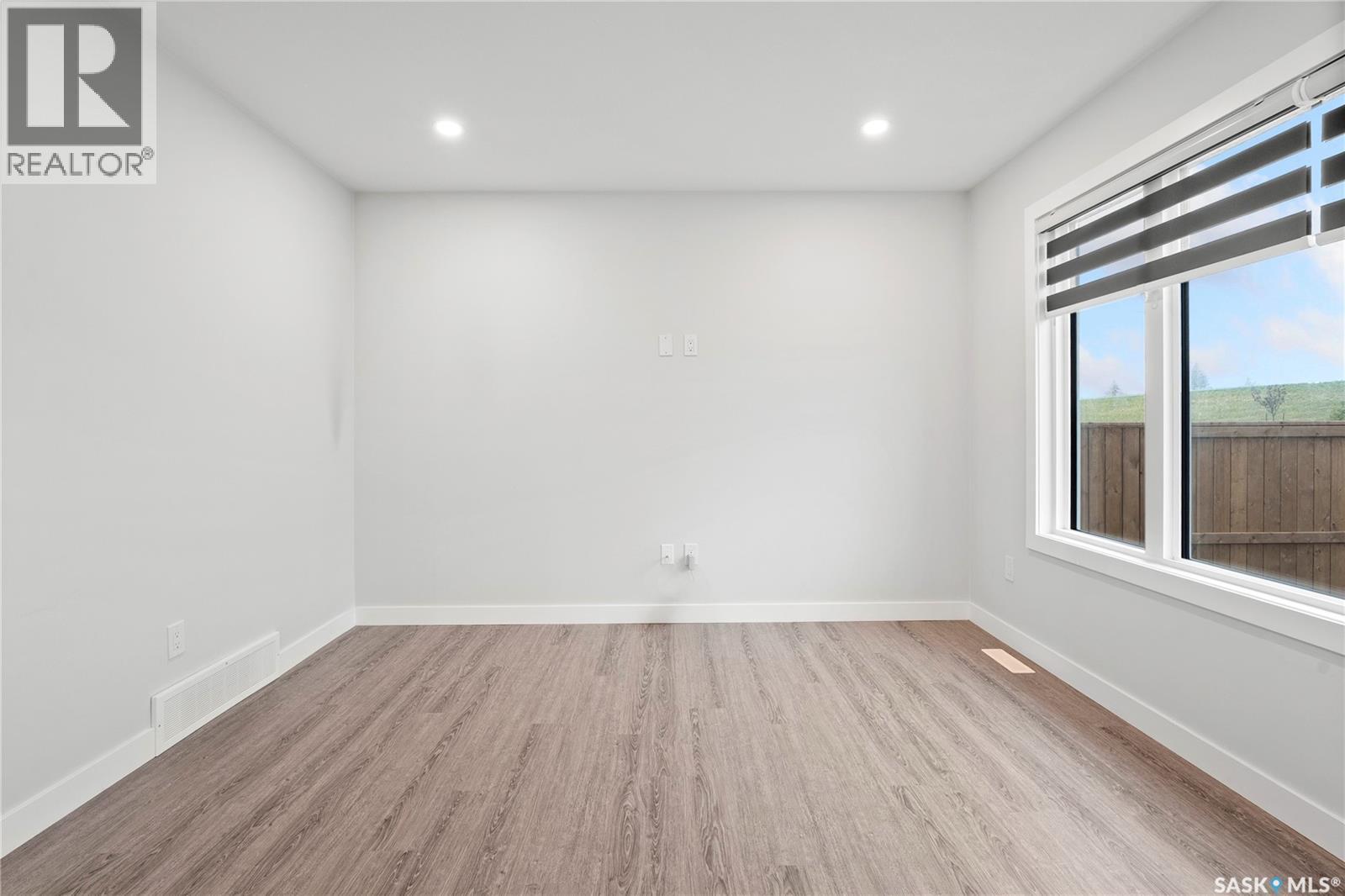 304 Pepper Place, Saskatoon, Saskatchewan  S7V 1S7 - Photo 5 - SK032859