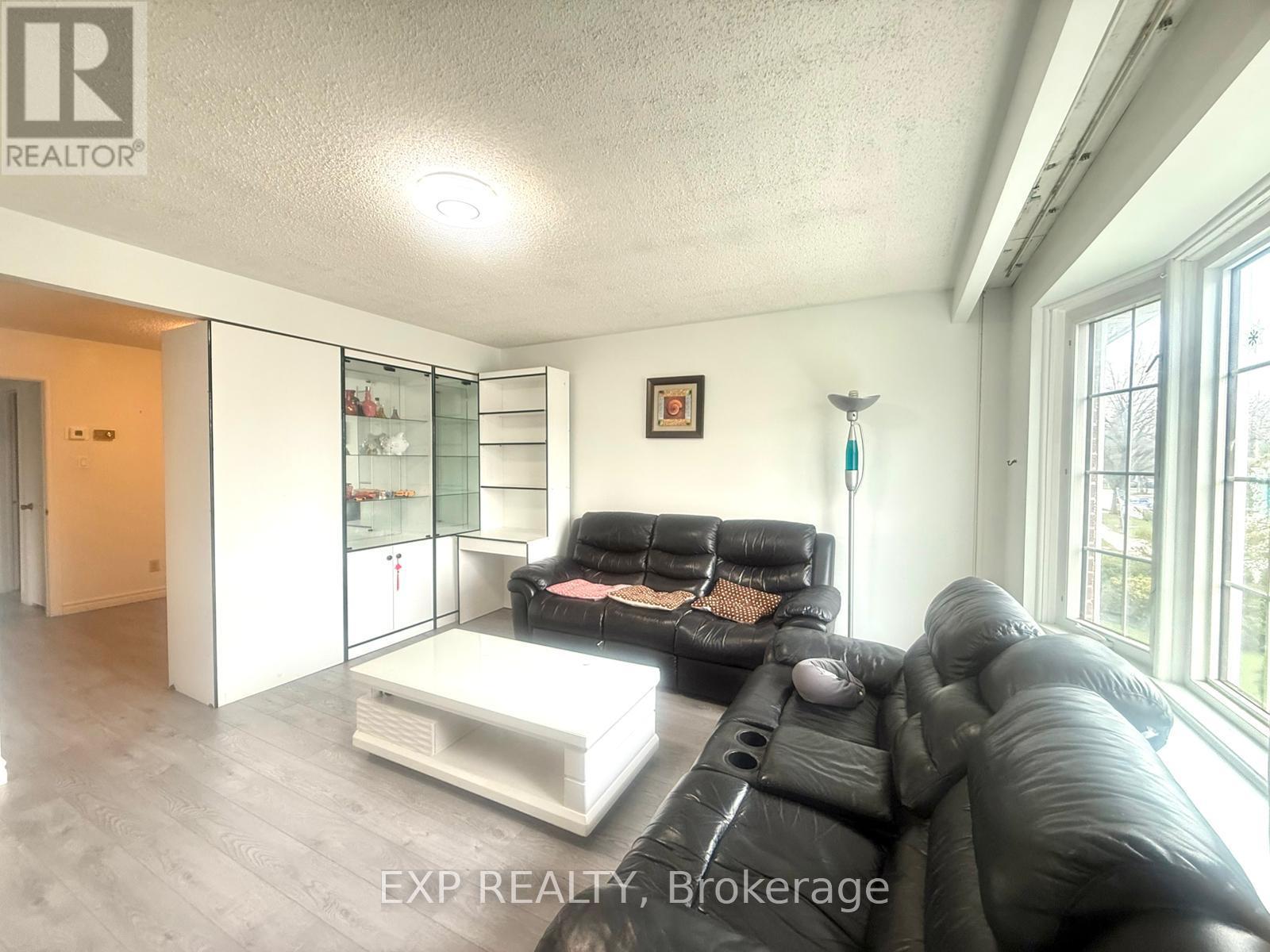 21 Broomfield Drive, Toronto, Ontario  M1S 2W3 - Photo 4 - E13012154