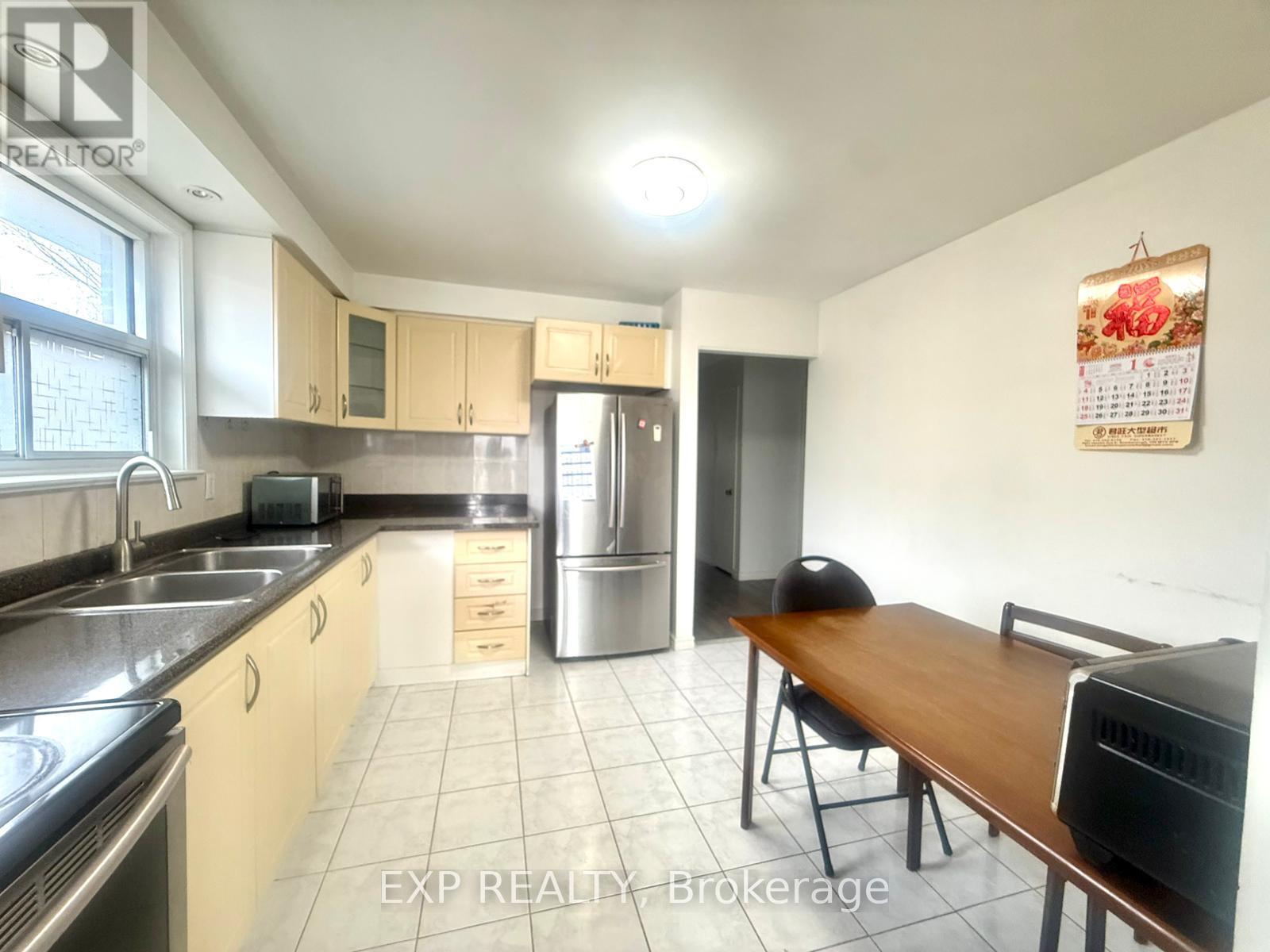 21 Broomfield Drive, Toronto, Ontario  M1S 2W3 - Photo 5 - E13012154