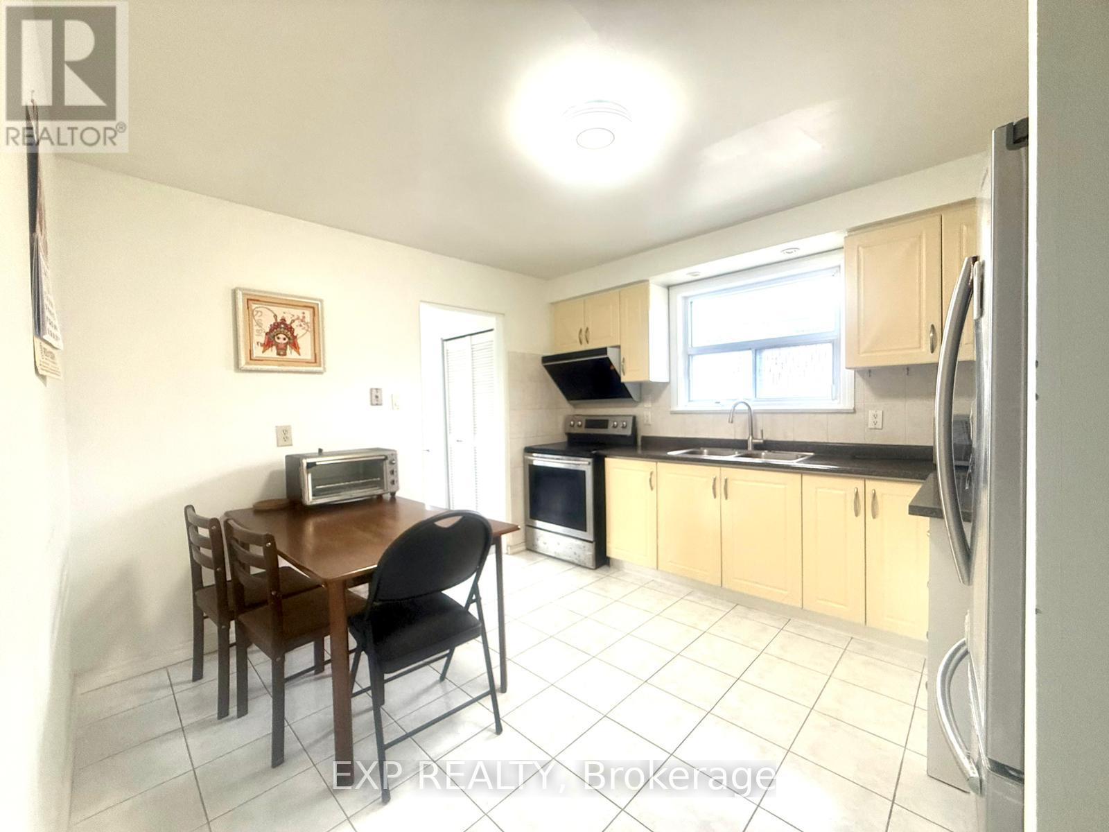 21 Broomfield Drive, Toronto, Ontario  M1S 2W3 - Photo 6 - E13012154