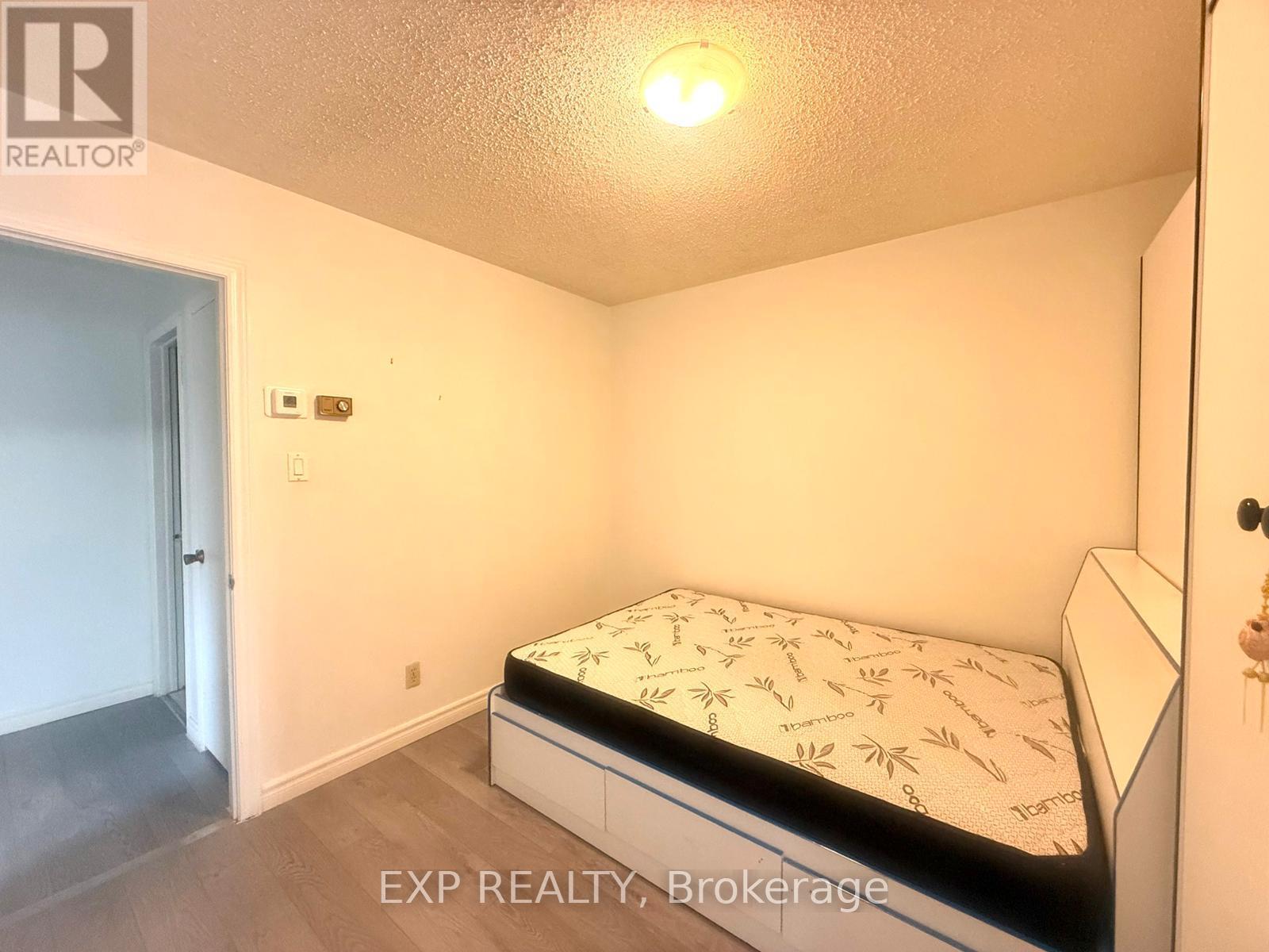 21 Broomfield Drive, Toronto, Ontario  M1S 2W3 - Photo 7 - E13012154