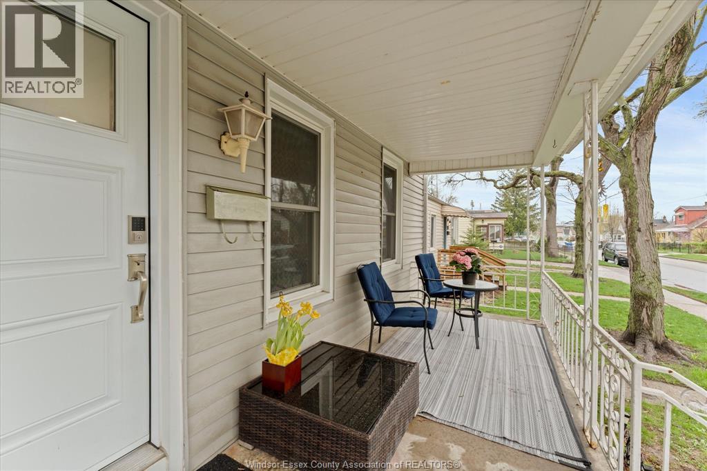 965 Bridge, Windsor, Ontario  N9B 2M9 - Photo 3 - 26006773