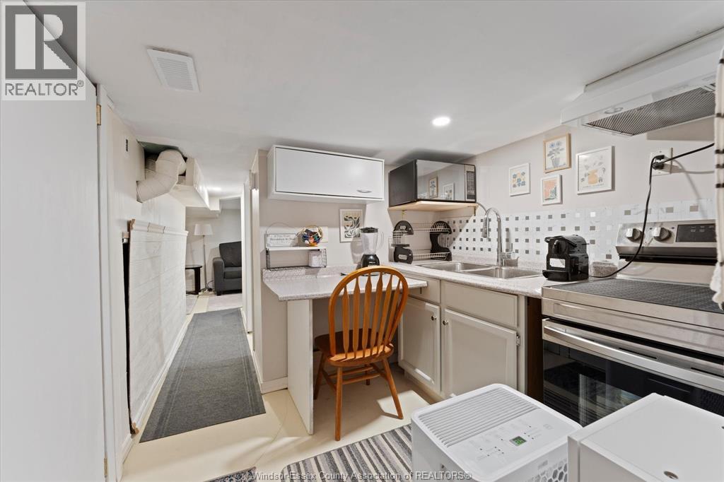 965 Bridge, Windsor, Ontario  N9B 2M9 - Photo 38 - 26006773