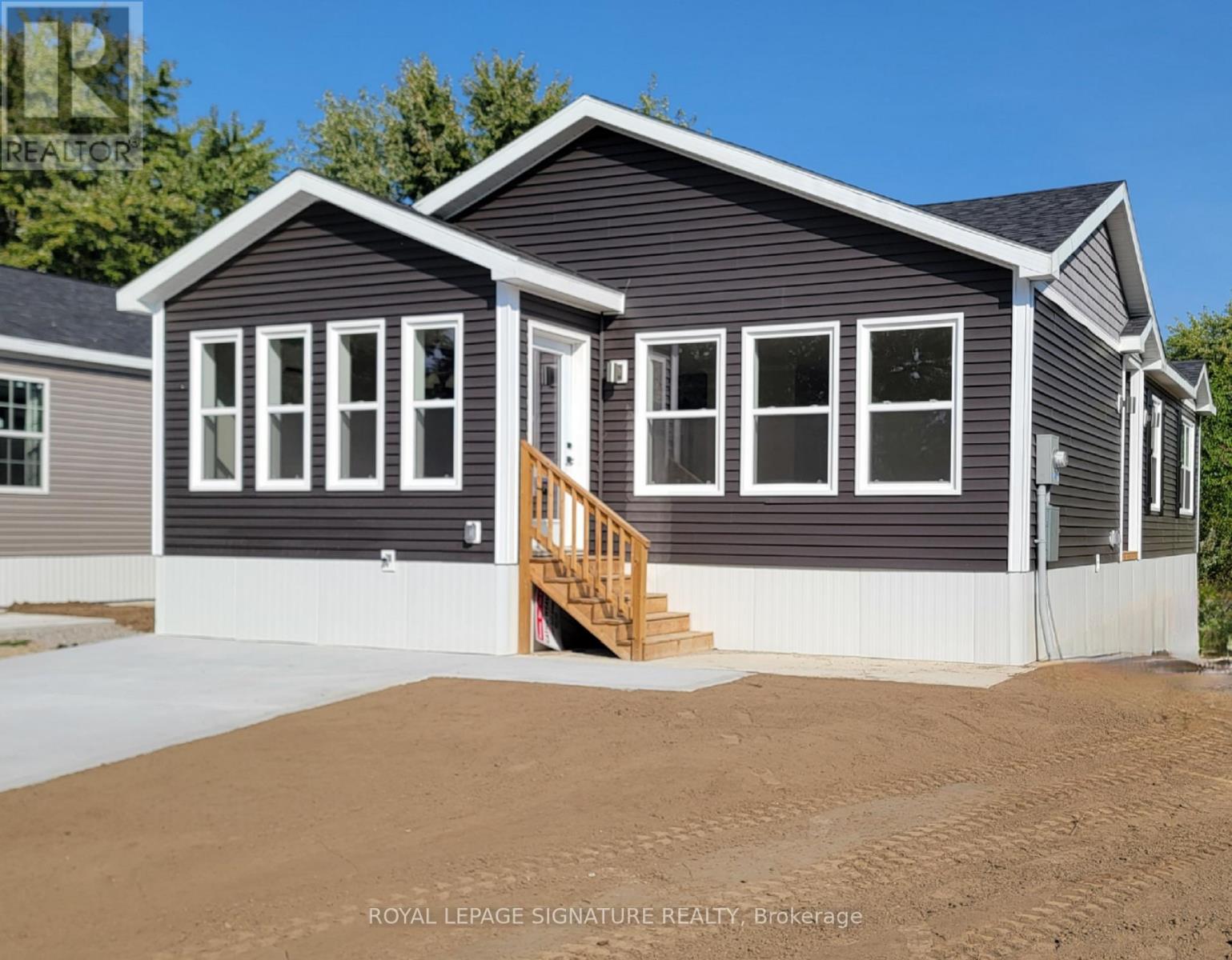 14 Briarwood Place, Innisfil, Ontario  L0L 1L0 - Photo 3 - N13012356