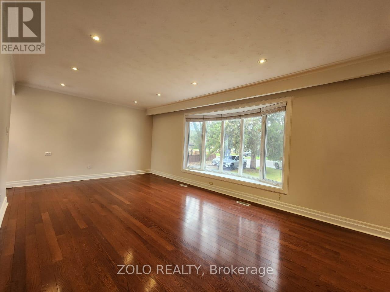 Main - 3 Cabot Court, Aurora, Ontario  L4G 2Y9 - Photo 3 - N13012406