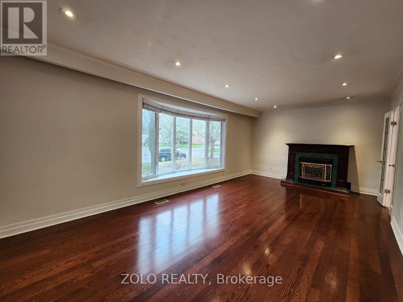 Main - 3 Cabot Court, Aurora, Ontario  L4G 2Y9 - Photo 4 - N13012406