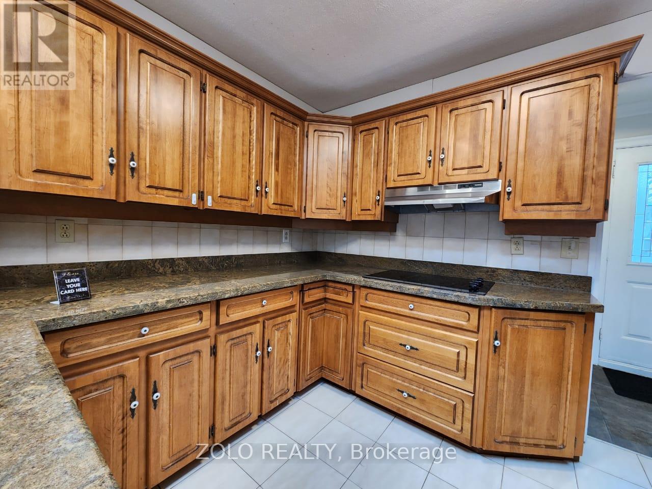 Main - 3 Cabot Court, Aurora, Ontario  L4G 2Y9 - Photo 5 - N13012406