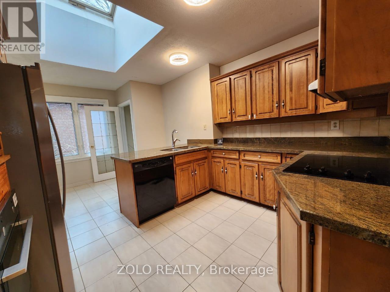 Main - 3 Cabot Court, Aurora, Ontario  L4G 2Y9 - Photo 6 - N13012406
