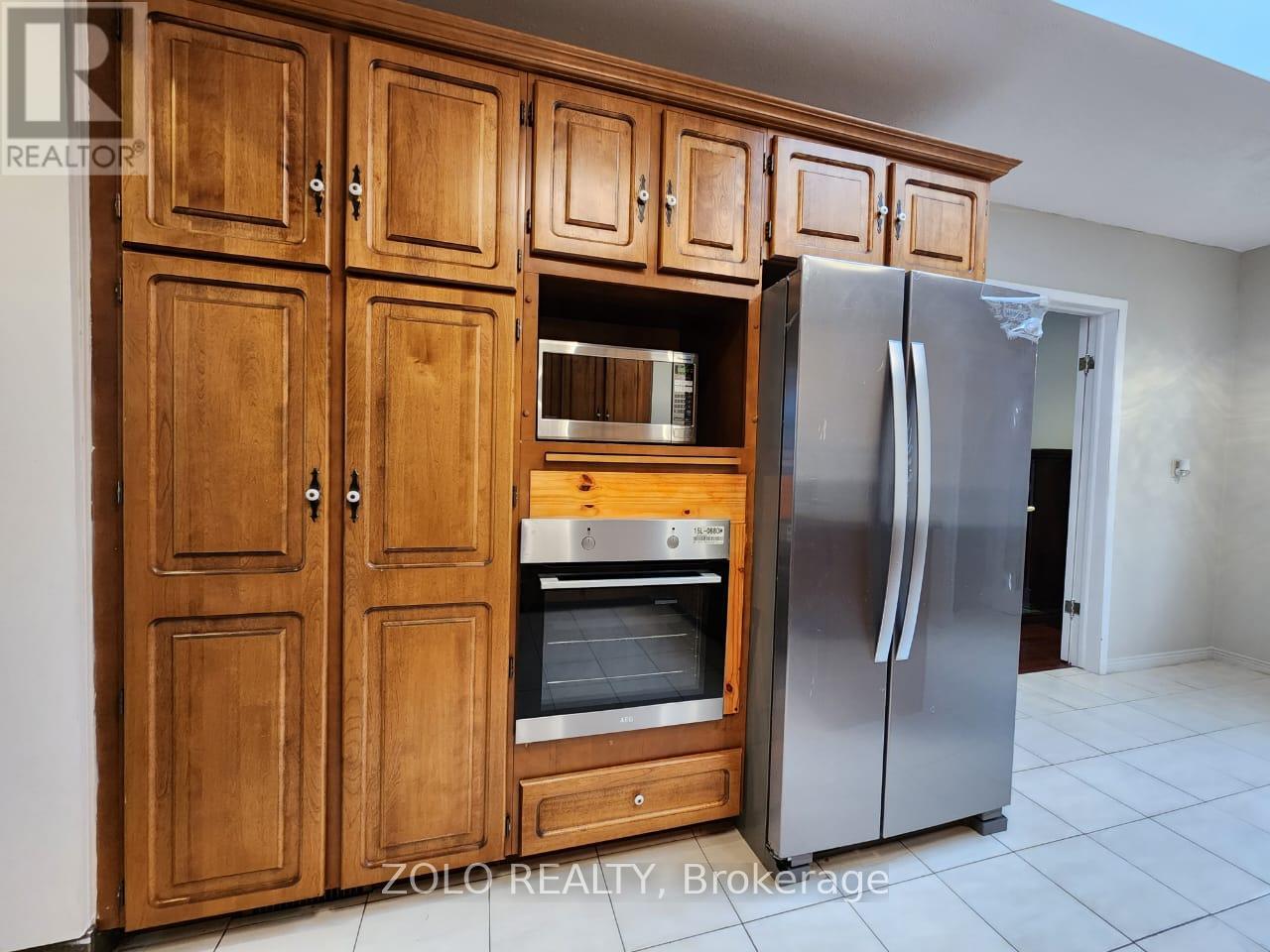 Main - 3 Cabot Court, Aurora, Ontario  L4G 2Y9 - Photo 7 - N13012406