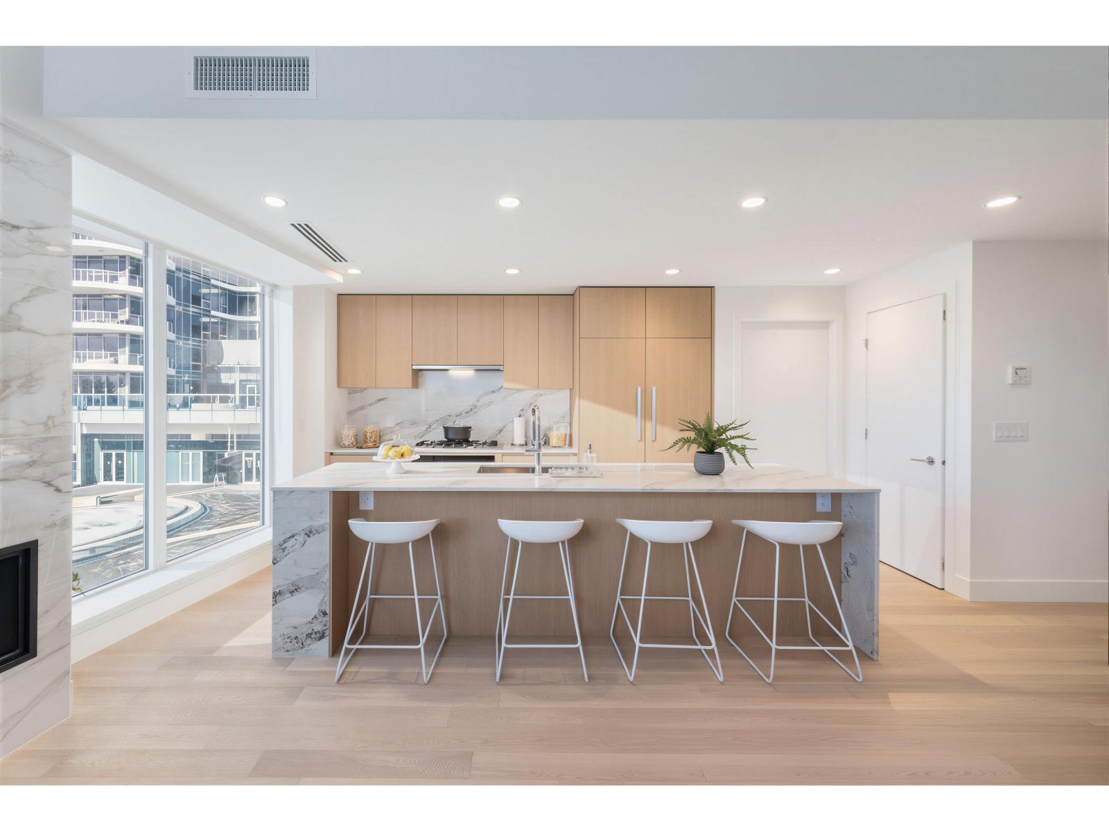 1601 1475 FOSTER STREET, Surrey, British Columbia