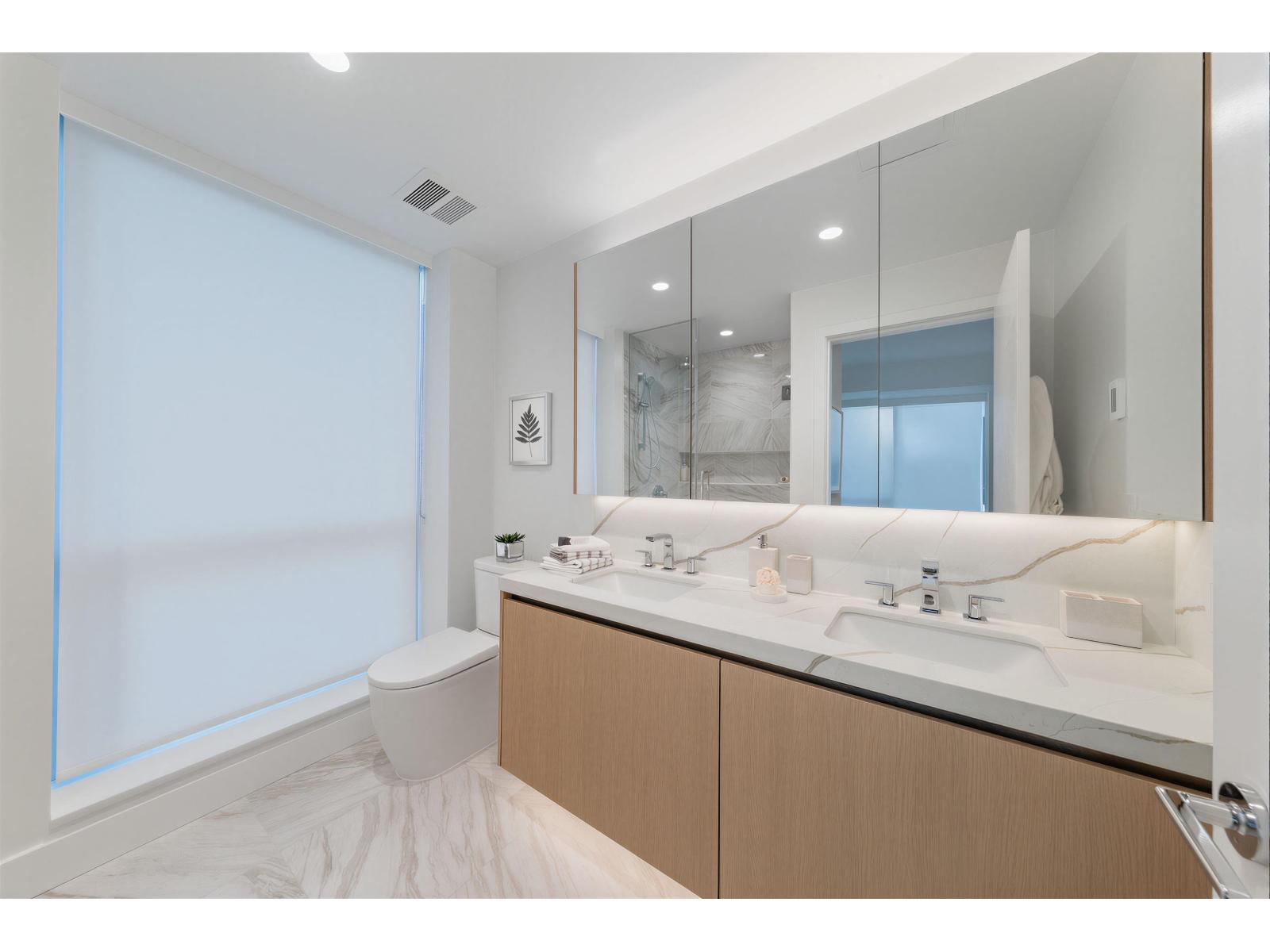 301 1475 Foster Street, Surrey, British Columbia  V4B 0C9 - Photo 6 - R3112004