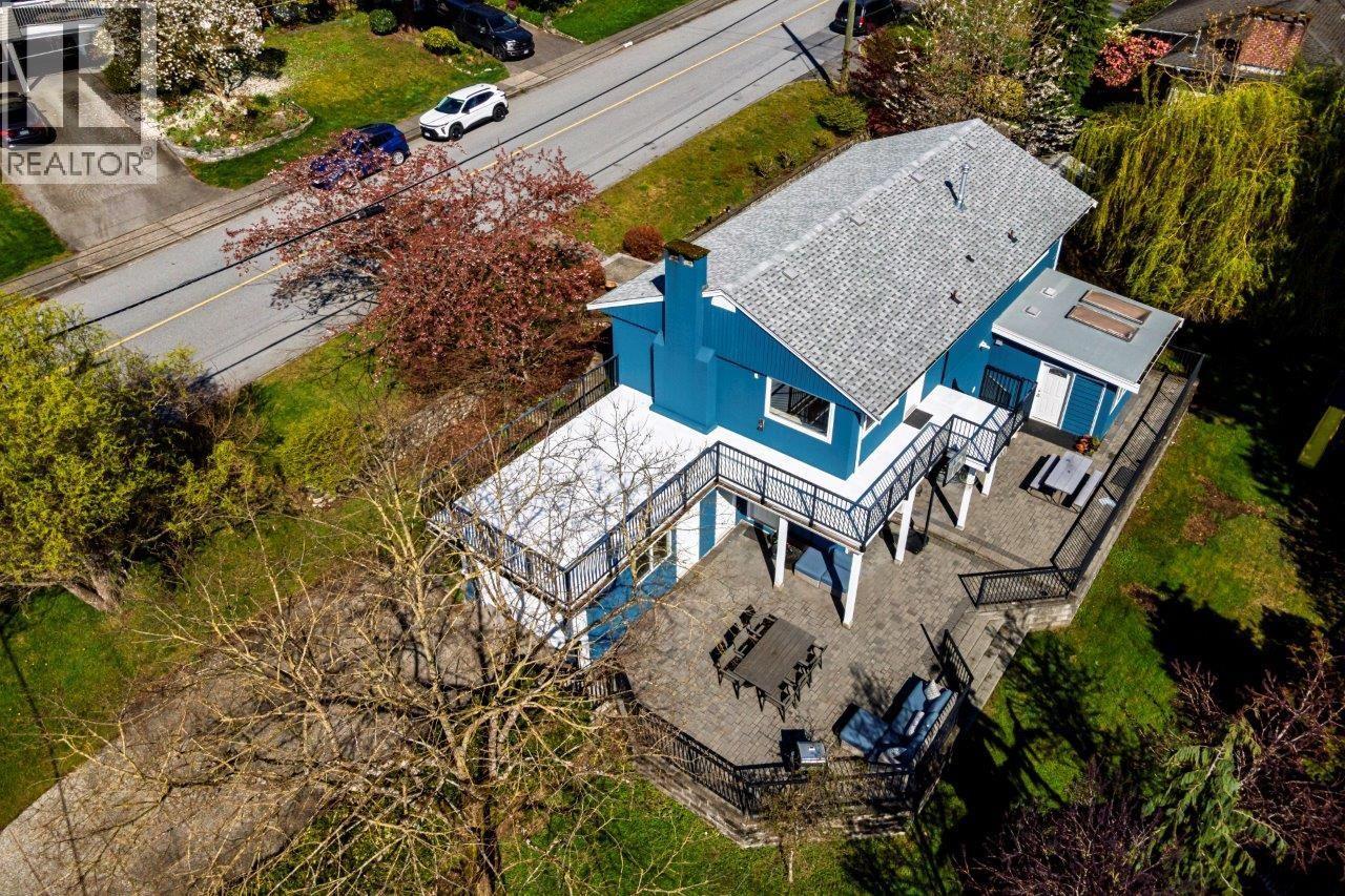 2094 VIEWLYNN DRIVE, North Vancouver, British Columbia