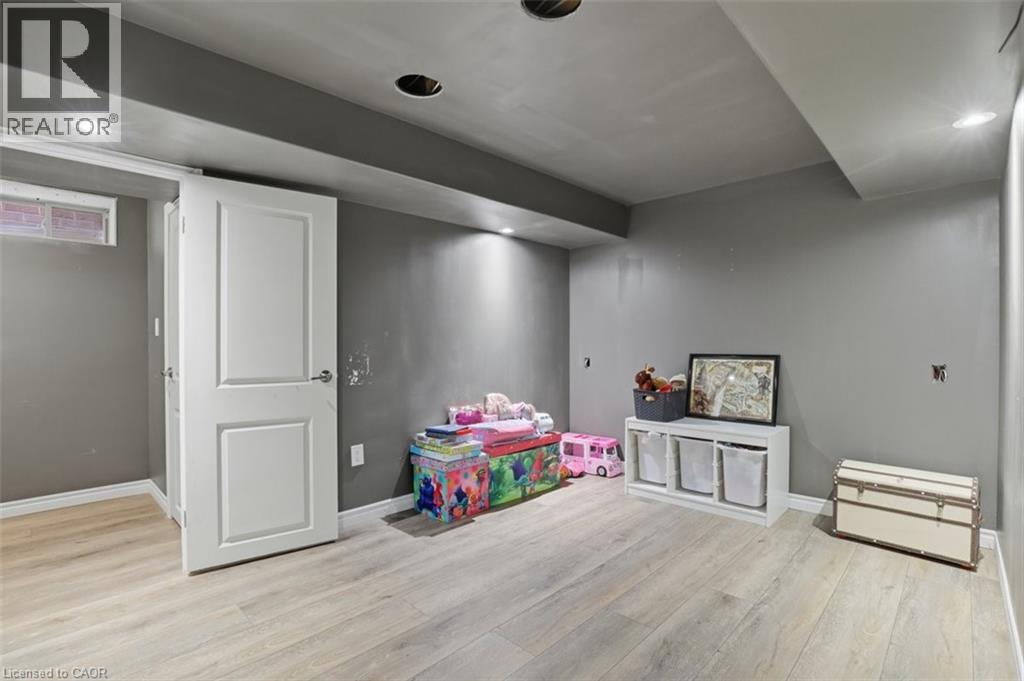 18 Vic Chambers Place, Paris, Ontario  N3L 0E6 - Photo 23 - 40812305