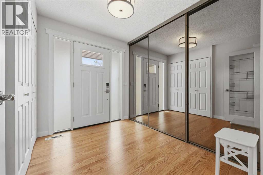 71 Millbank Drive Sw, Calgary, Alberta  T2Y 2C1 - Photo 2 - A2300602