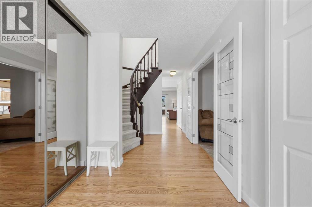 71 Millbank Drive Sw, Calgary, Alberta  T2Y 2C1 - Photo 3 - A2300602