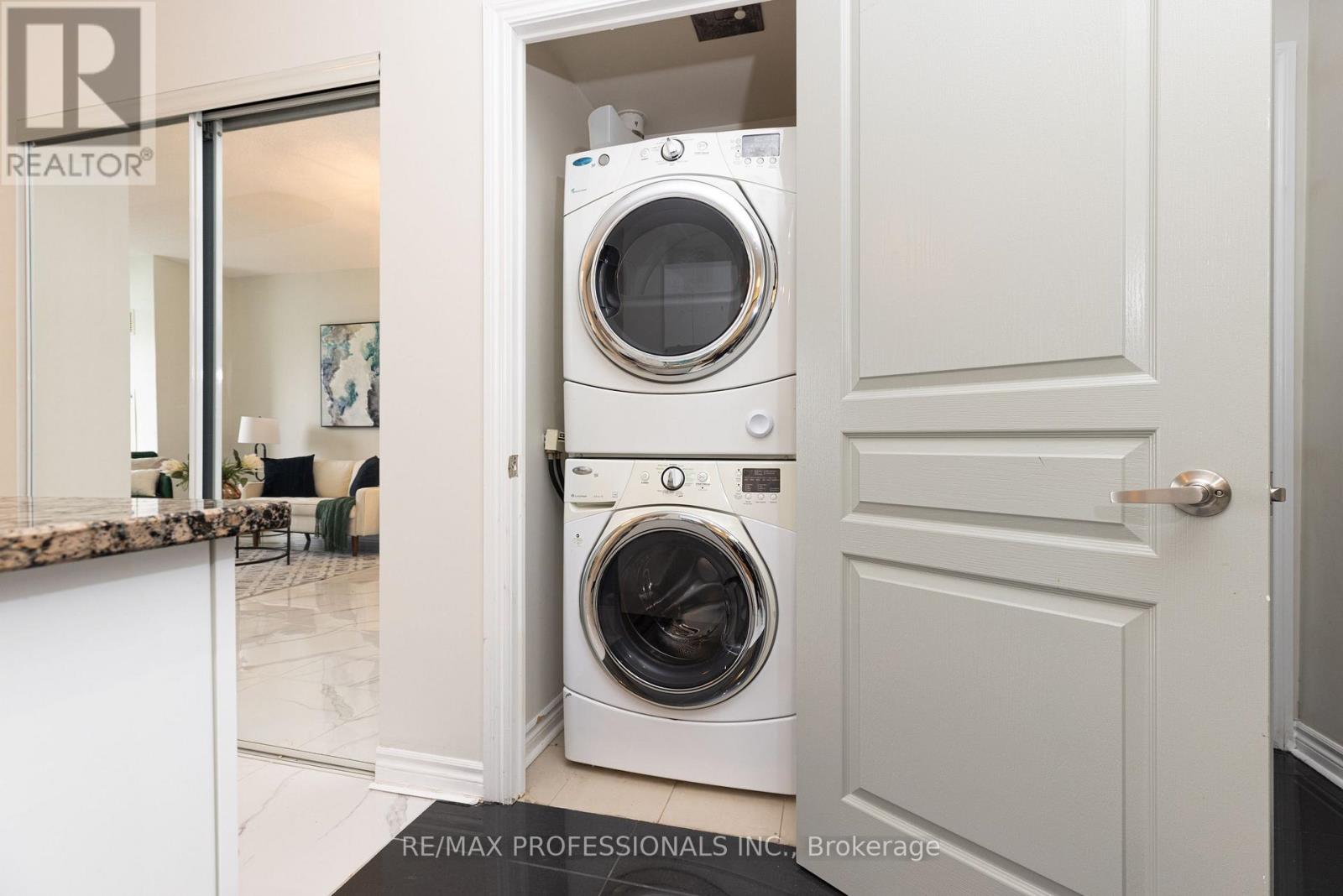 2701 - 3525 Kariya Drive, Mississauga, Ontario  L5B 0C2 - Photo 14 - W13012168