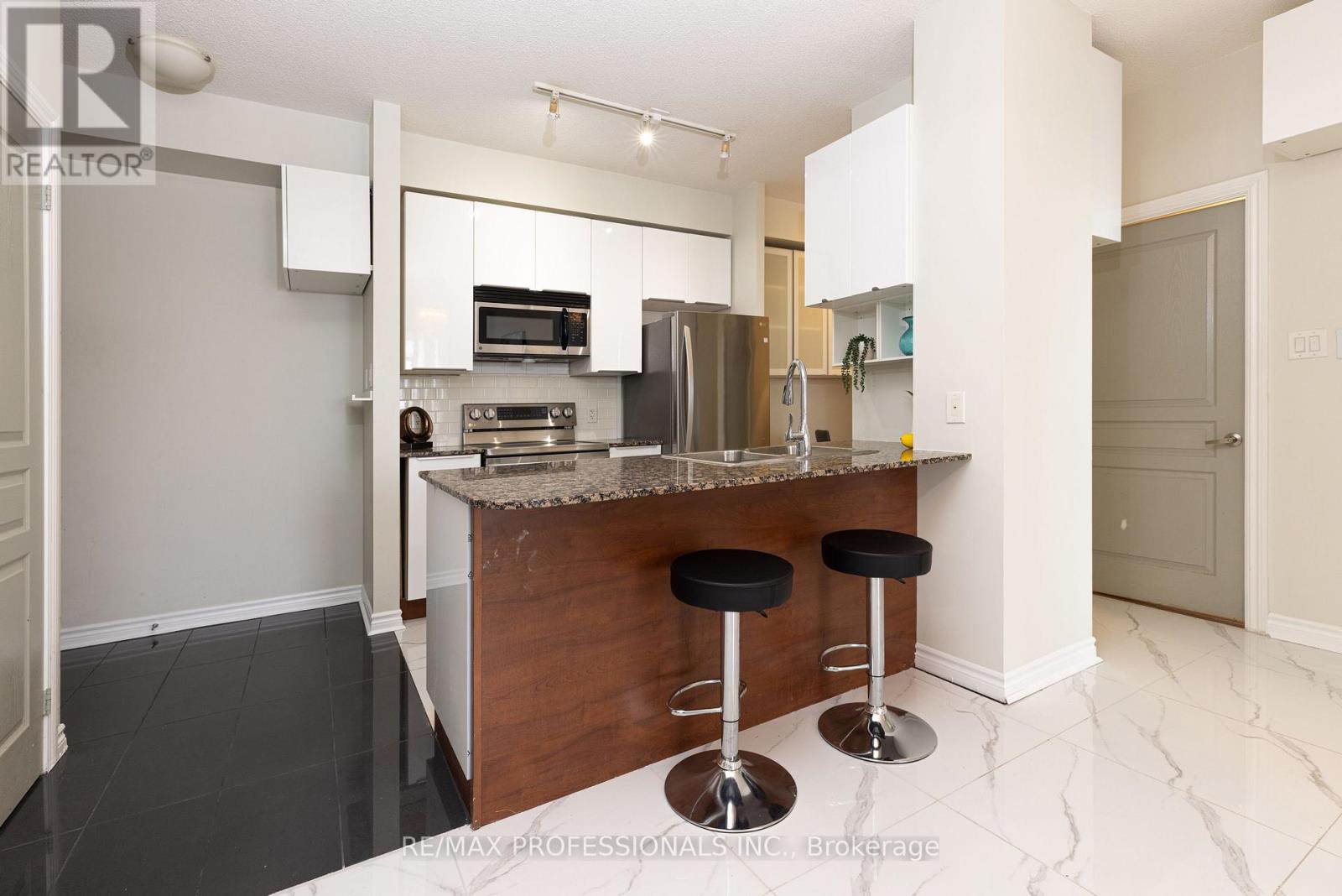 2701 - 3525 Kariya Drive, Mississauga, Ontario  L5B 0C2 - Photo 4 - W13012168