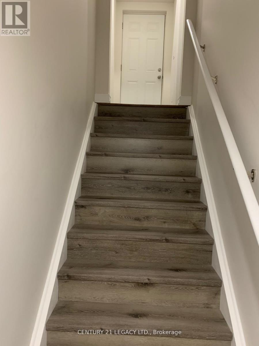 32 Helderman Street, Caledon, Ontario  L7C 4B7 - Photo 2 - W13012216