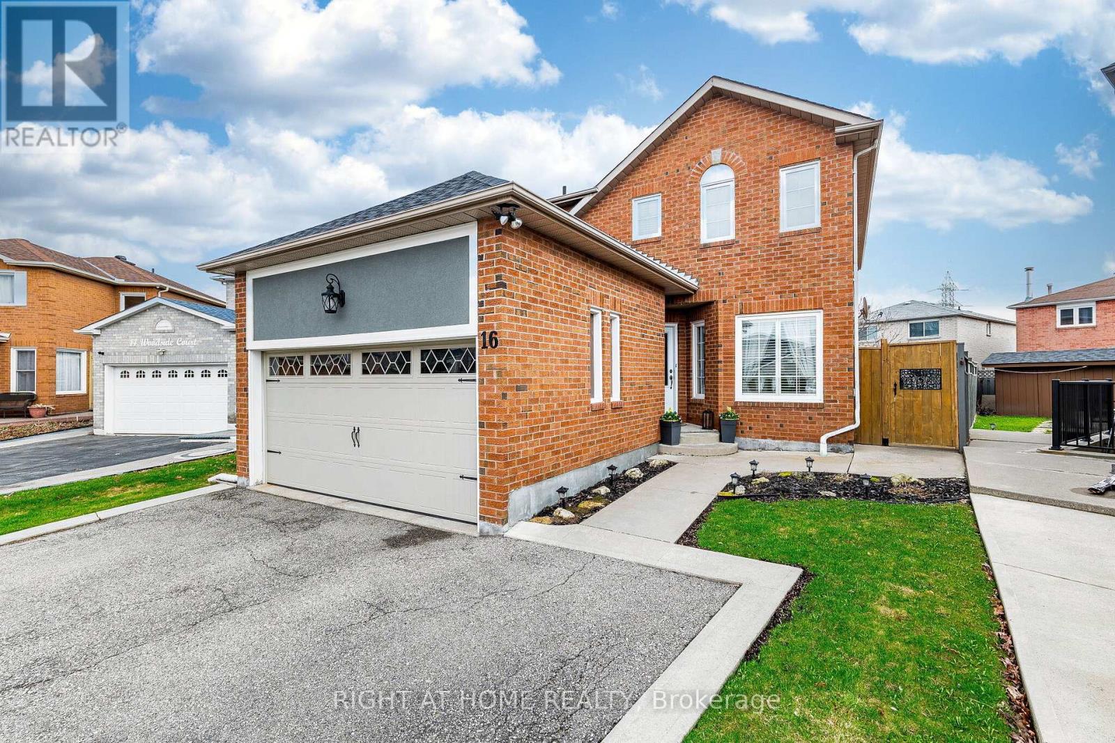 16 WOODSIDE COURT, brampton (fletcher's creek south), Ontario