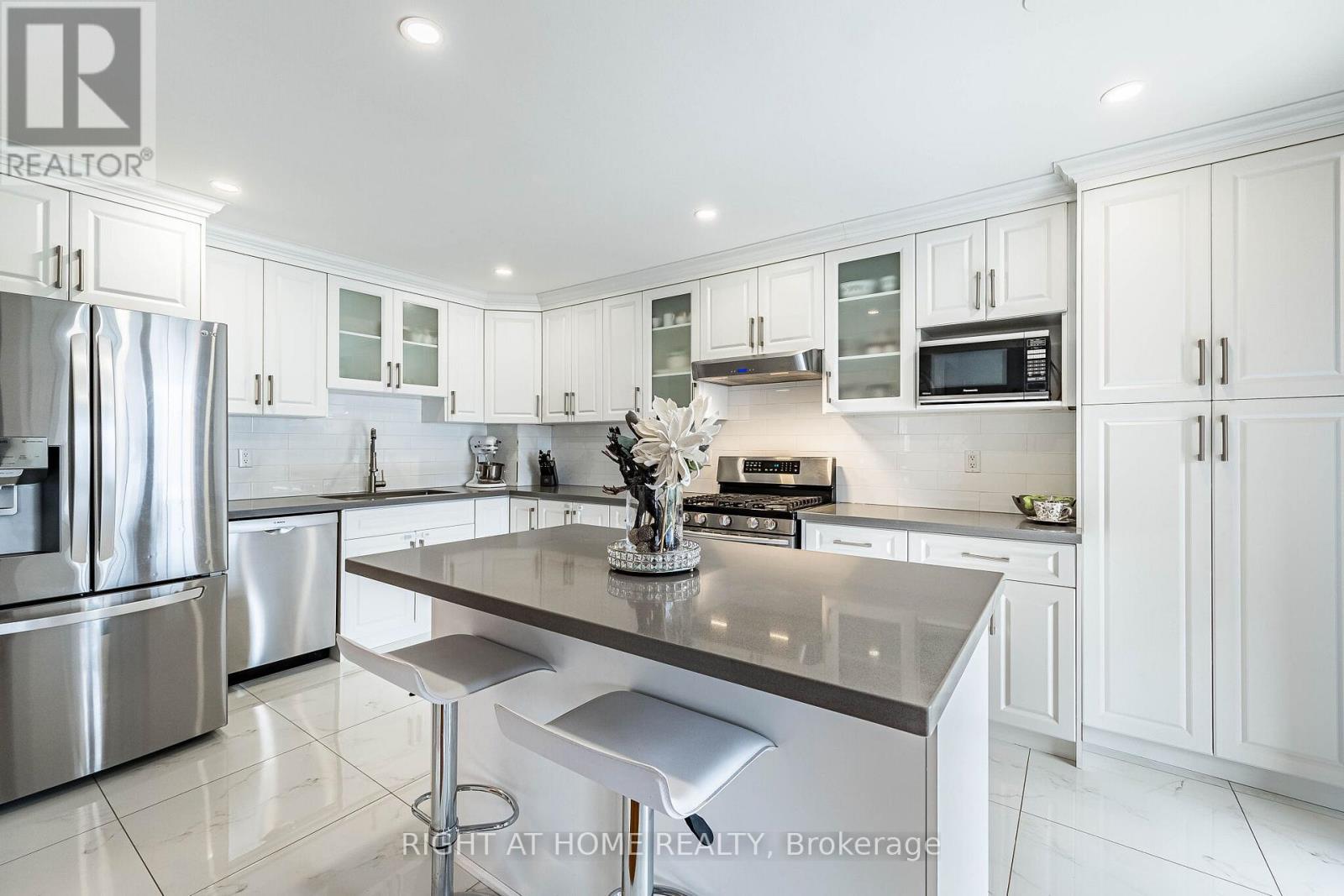 16 Woodside Court, Brampton, Ontario  L6Y 3Z3 - Photo 13 - W13012312