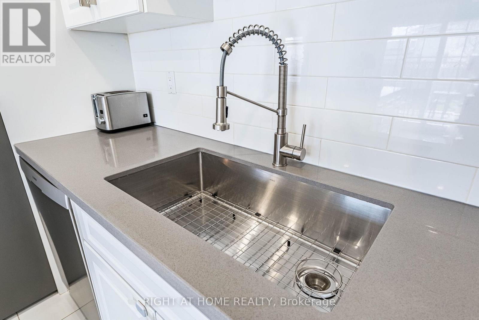 16 Woodside Court, Brampton, Ontario  L6Y 3Z3 - Photo 17 - W13012312