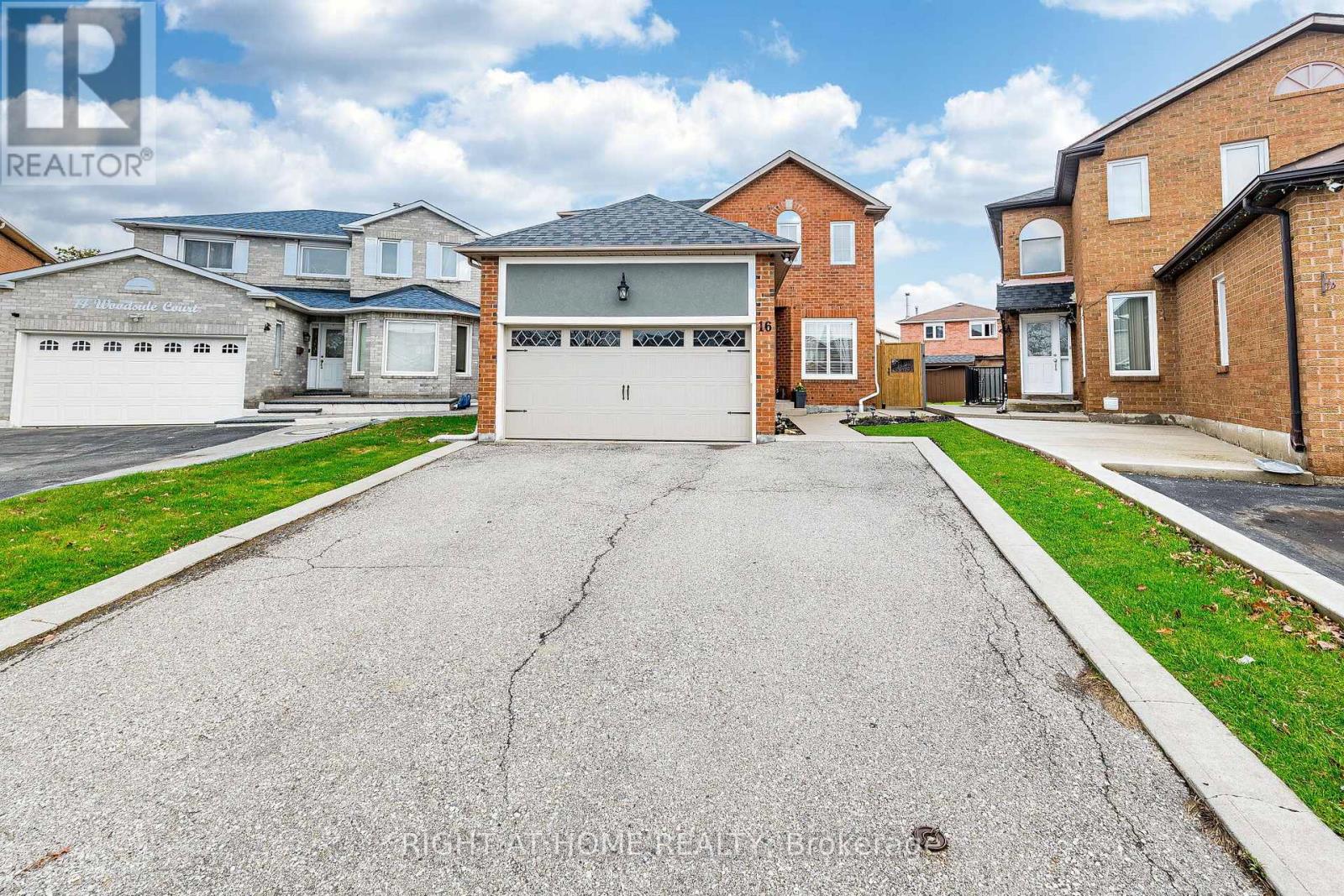 16 Woodside Court, Brampton, Ontario  L6Y 3Z3 - Photo 2 - W13012312