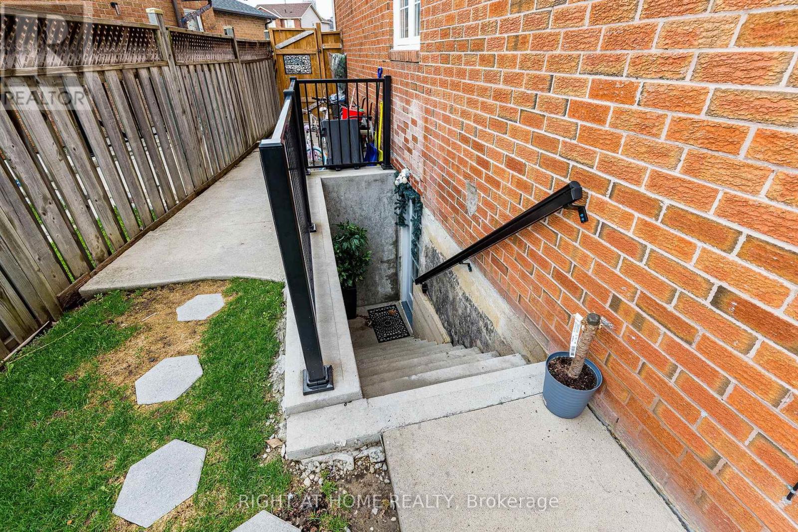 16 Woodside Court, Brampton, Ontario  L6Y 3Z3 - Photo 40 - W13012312