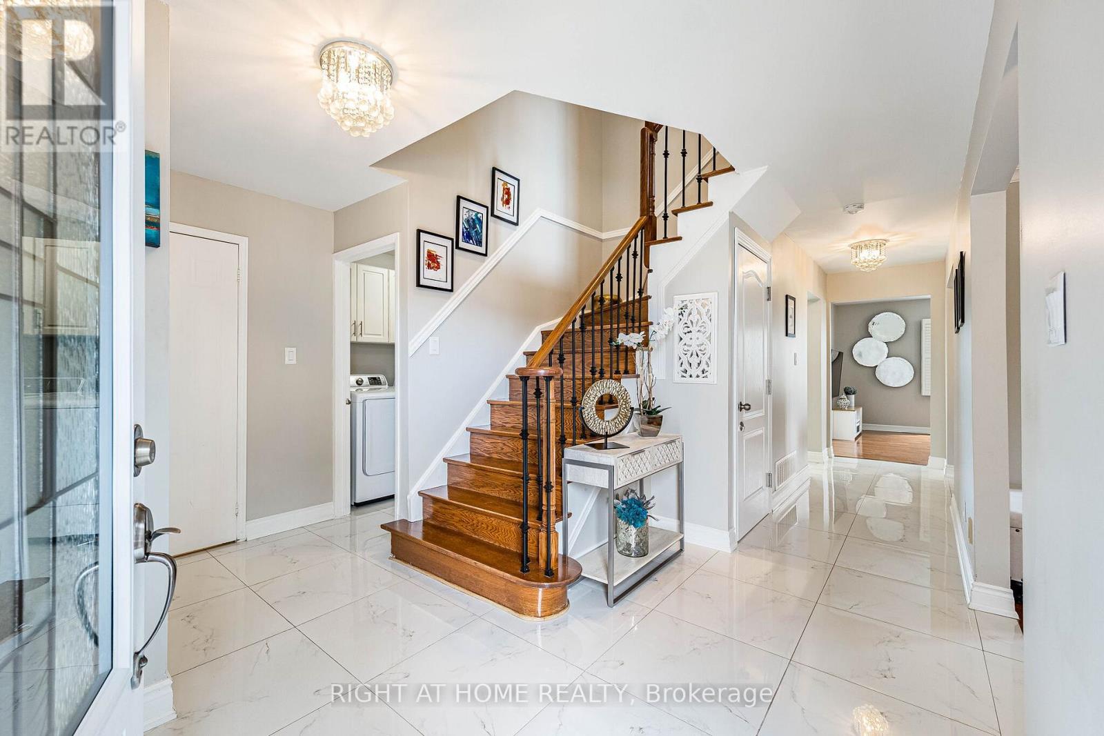 16 Woodside Court, Brampton, Ontario  L6Y 3Z3 - Photo 5 - W13012312