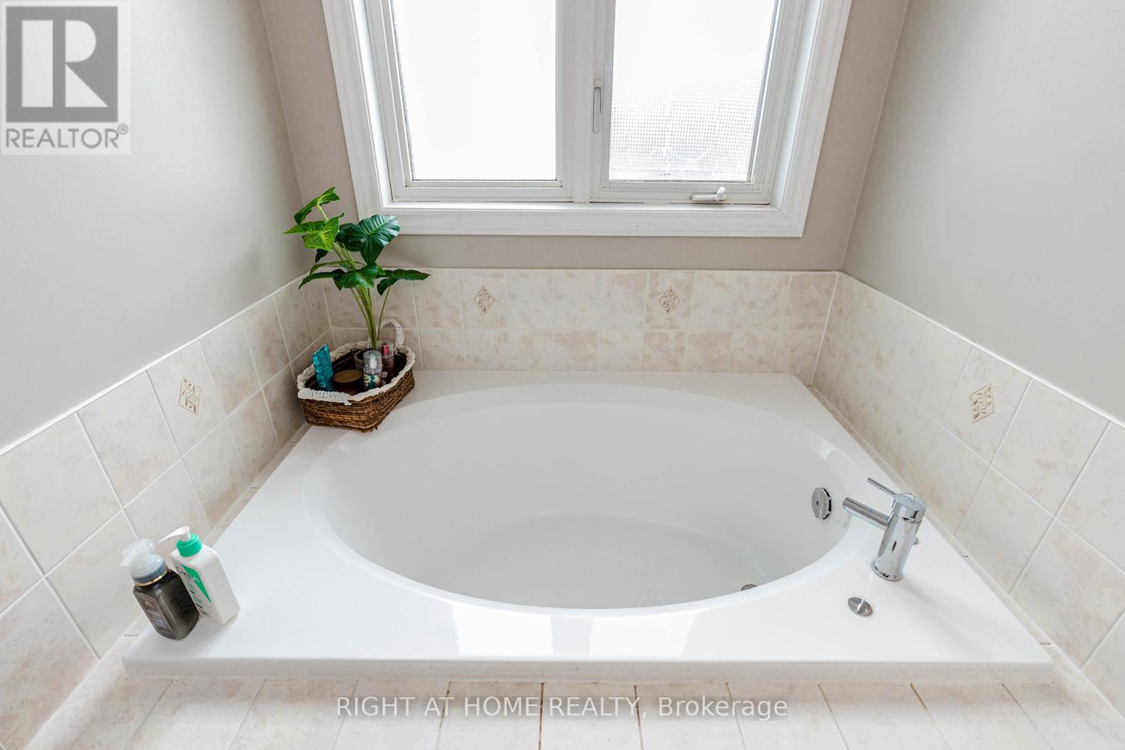 83 Crumlin Crescent, Brampton, Ontario  L6X 0Y4 - Photo 29 - W13012322