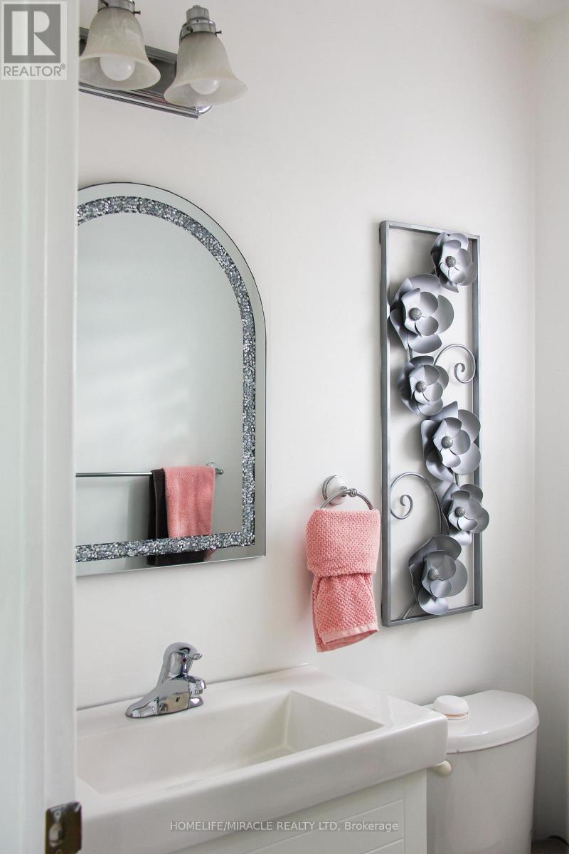 60 Bushmill Circle, Brampton, Ontario  L7A 0K8 - Photo 14 - W13012354