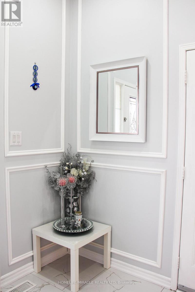 60 Bushmill Circle, Brampton, Ontario  L7A 0K8 - Photo 15 - W13012354