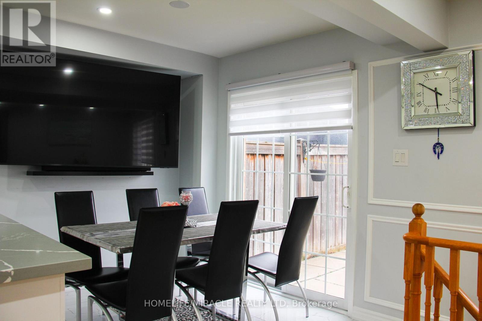 60 Bushmill Circle, Brampton, Ontario  L7A 0K8 - Photo 5 - W13012354