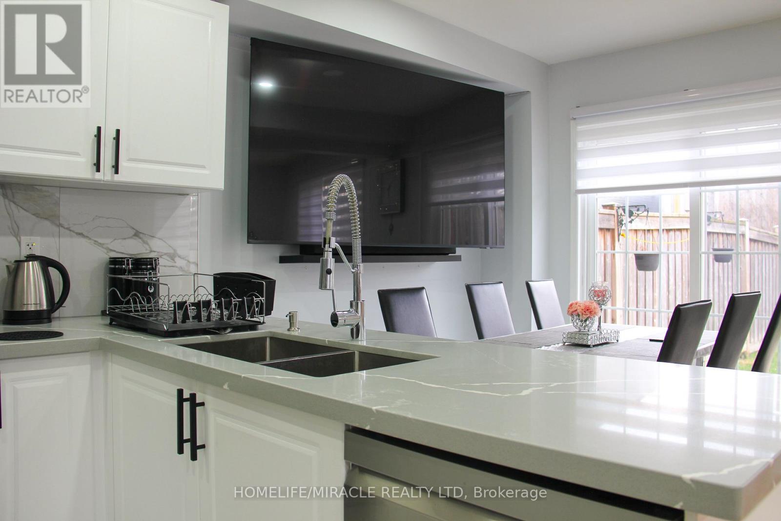 60 Bushmill Circle, Brampton, Ontario  L7A 0K8 - Photo 6 - W13012354