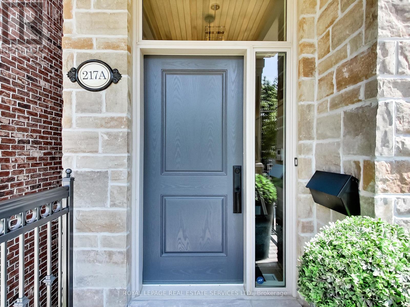 217a Aldercrest Road, Toronto (Alderwood), Ontario  M8W 4J5 - Photo 2 - W13012382