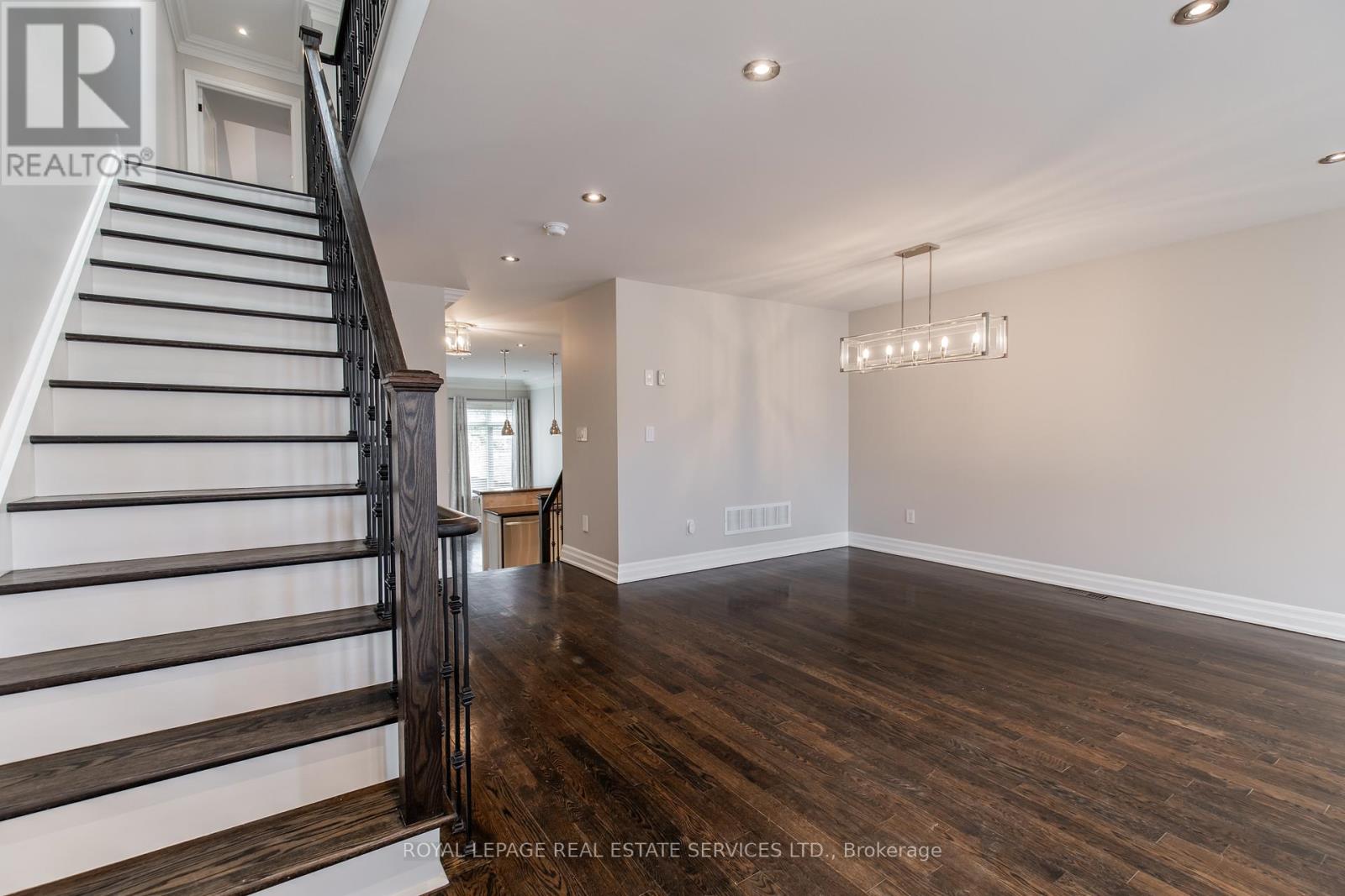 217a Aldercrest Road, Toronto (Alderwood), Ontario  M8W 4J5 - Photo 4 - W13012382