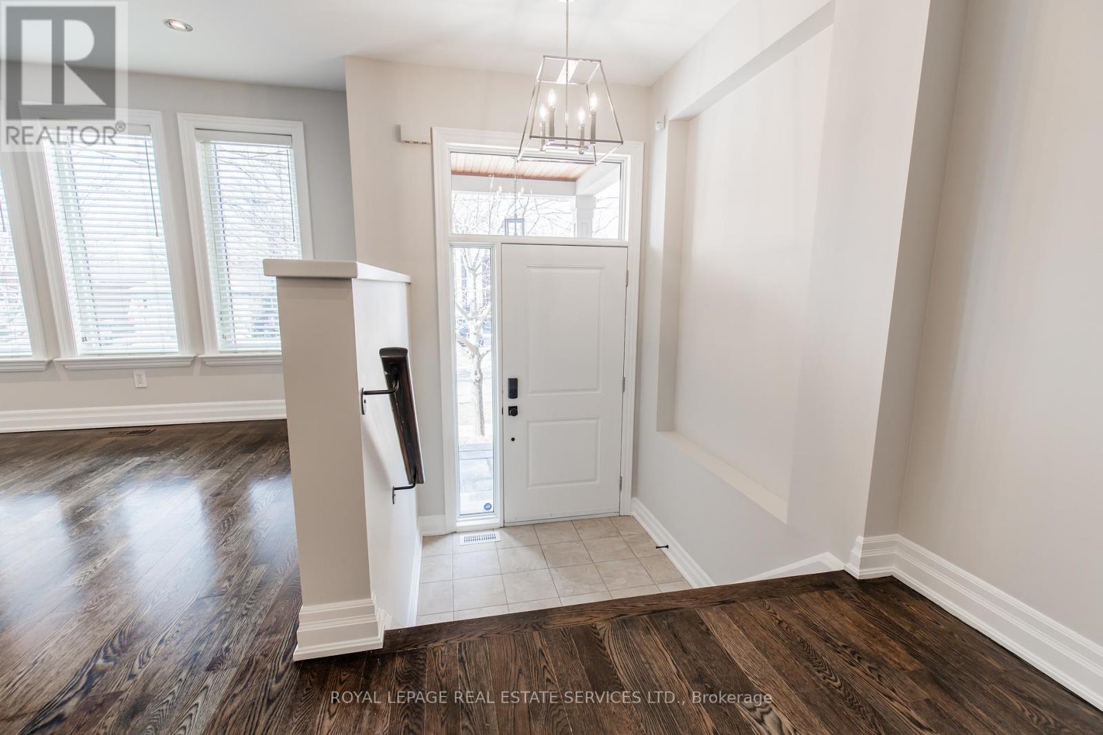 217a Aldercrest Road, Toronto (Alderwood), Ontario  M8W 4J5 - Photo 6 - W13012382