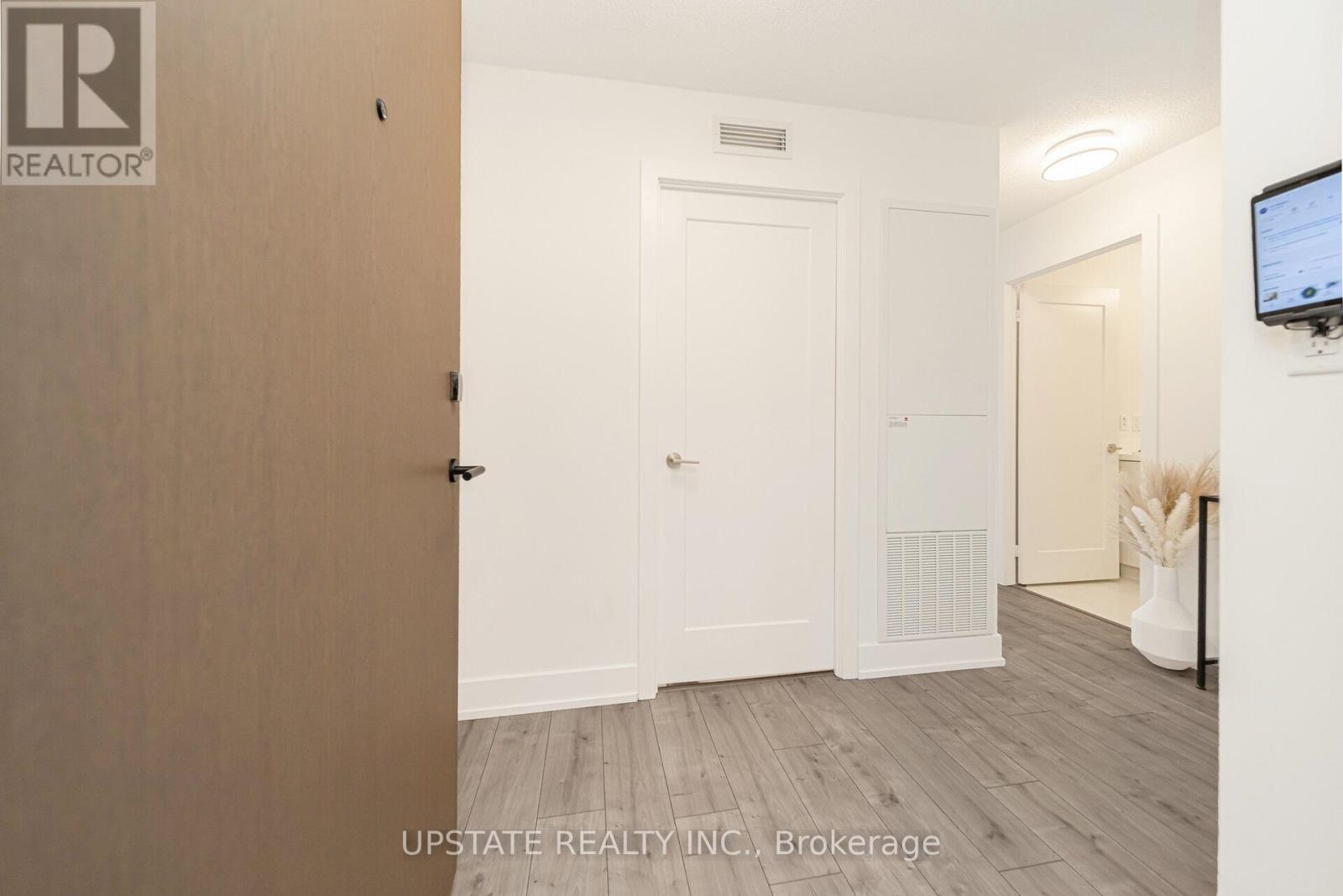 1006 - 10 Eva Road, Toronto (Etobicoke West Mall), Ontario  M9C 0B3 - Photo 10 - W13012396