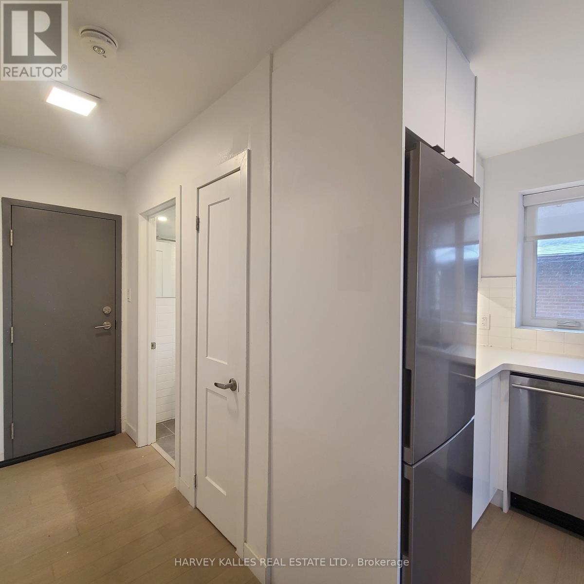 6 - 521 Browns Line, Toronto (Alderwood), Ontario  M8W 3V1 - Photo 3 - W13012398