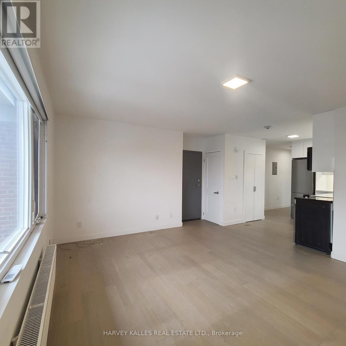 6 - 521 Browns Line, Toronto (Alderwood), Ontario  M8W 3V1 - Photo 5 - W13012398