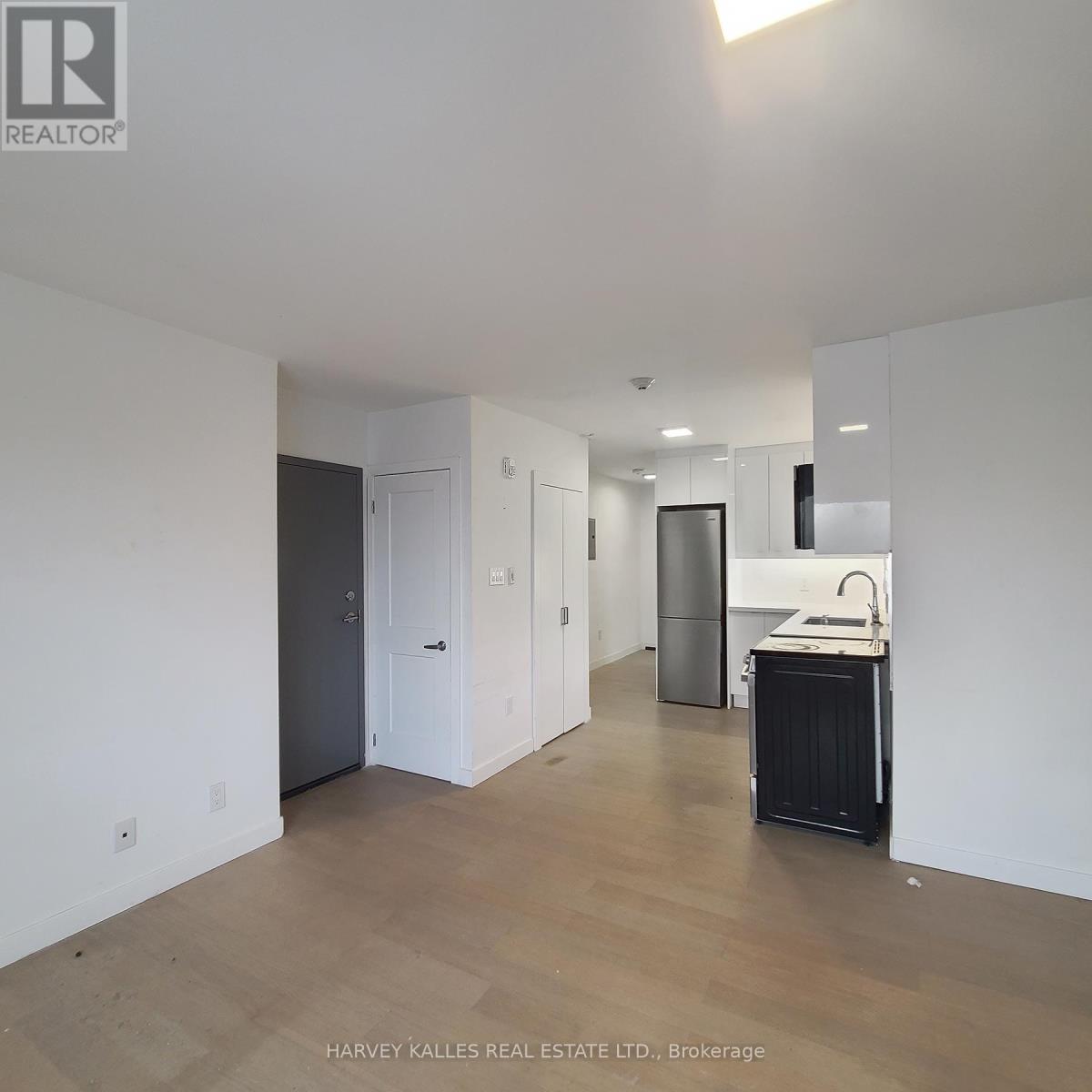 6 - 521 Browns Line, Toronto (Alderwood), Ontario  M8W 3V1 - Photo 8 - W13012398