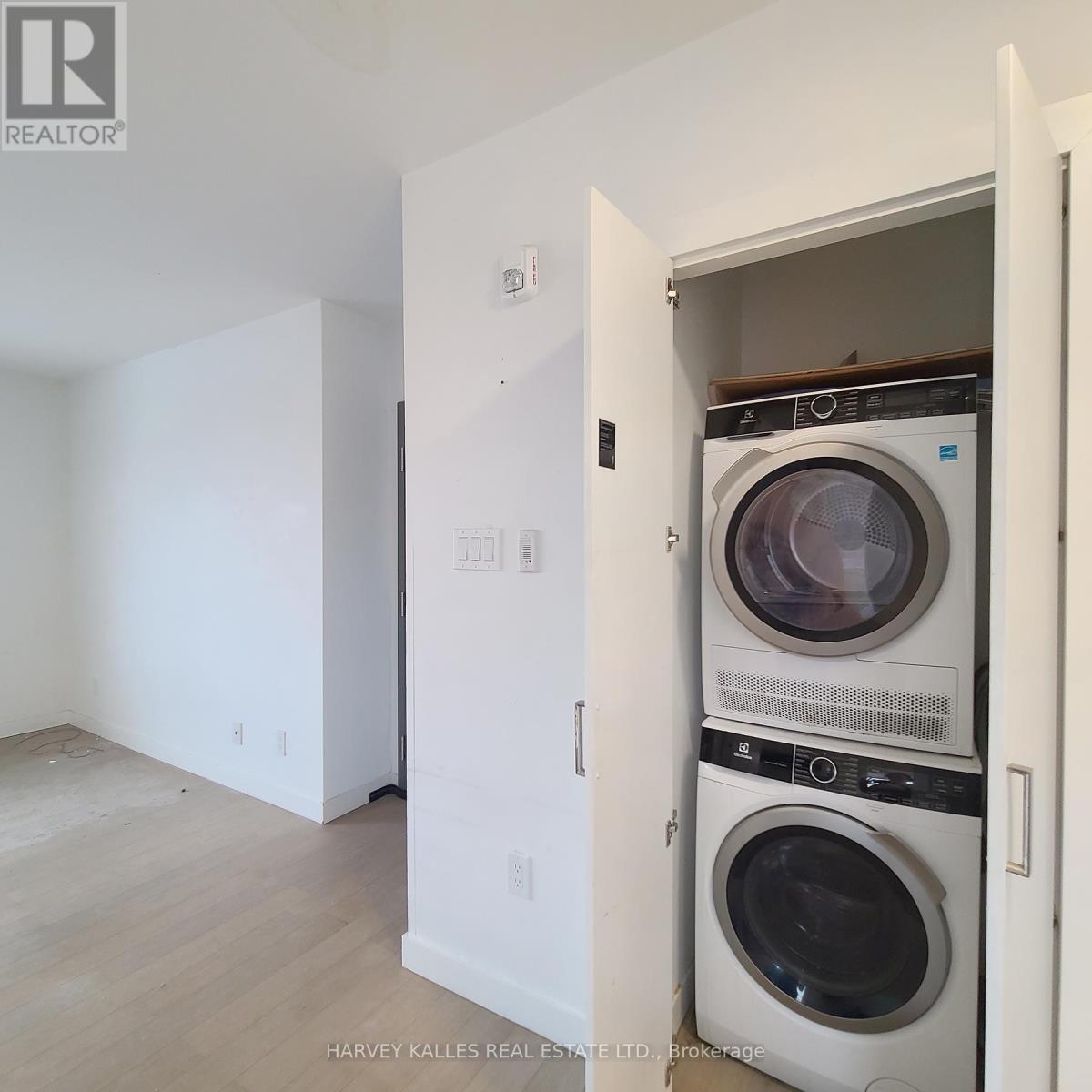 6 - 521 Browns Line, Toronto (Alderwood), Ontario  M8W 3V1 - Photo 9 - W13012398