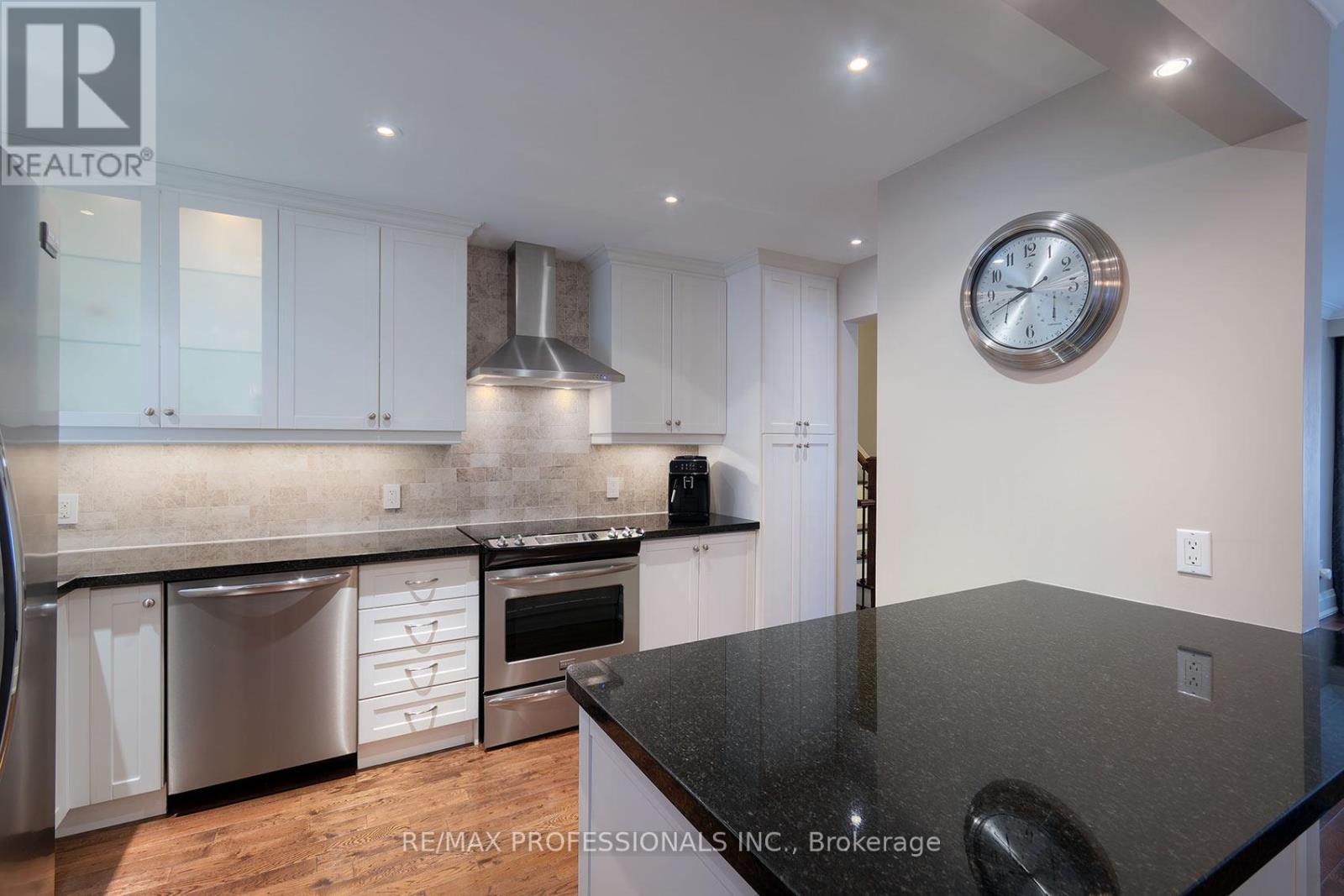 19 Boxwood Road, Toronto (Markland Wood), Ontario  M9C 2W6 - Photo 13 - W13012402