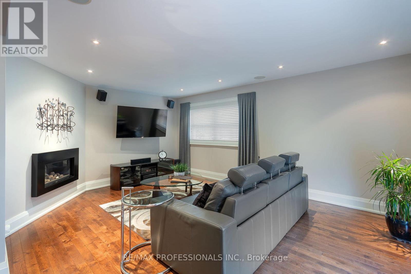 19 Boxwood Road, Toronto (Markland Wood), Ontario  M9C 2W6 - Photo 17 - W13012402