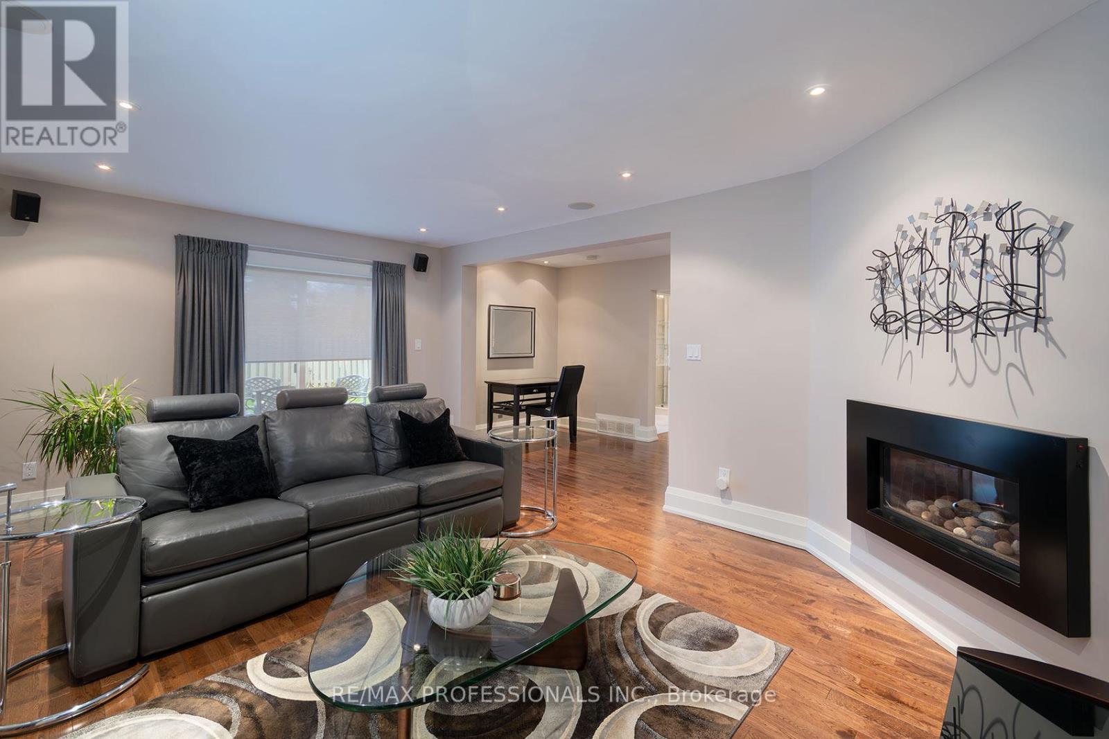 19 Boxwood Road, Toronto (Markland Wood), Ontario  M9C 2W6 - Photo 18 - W13012402